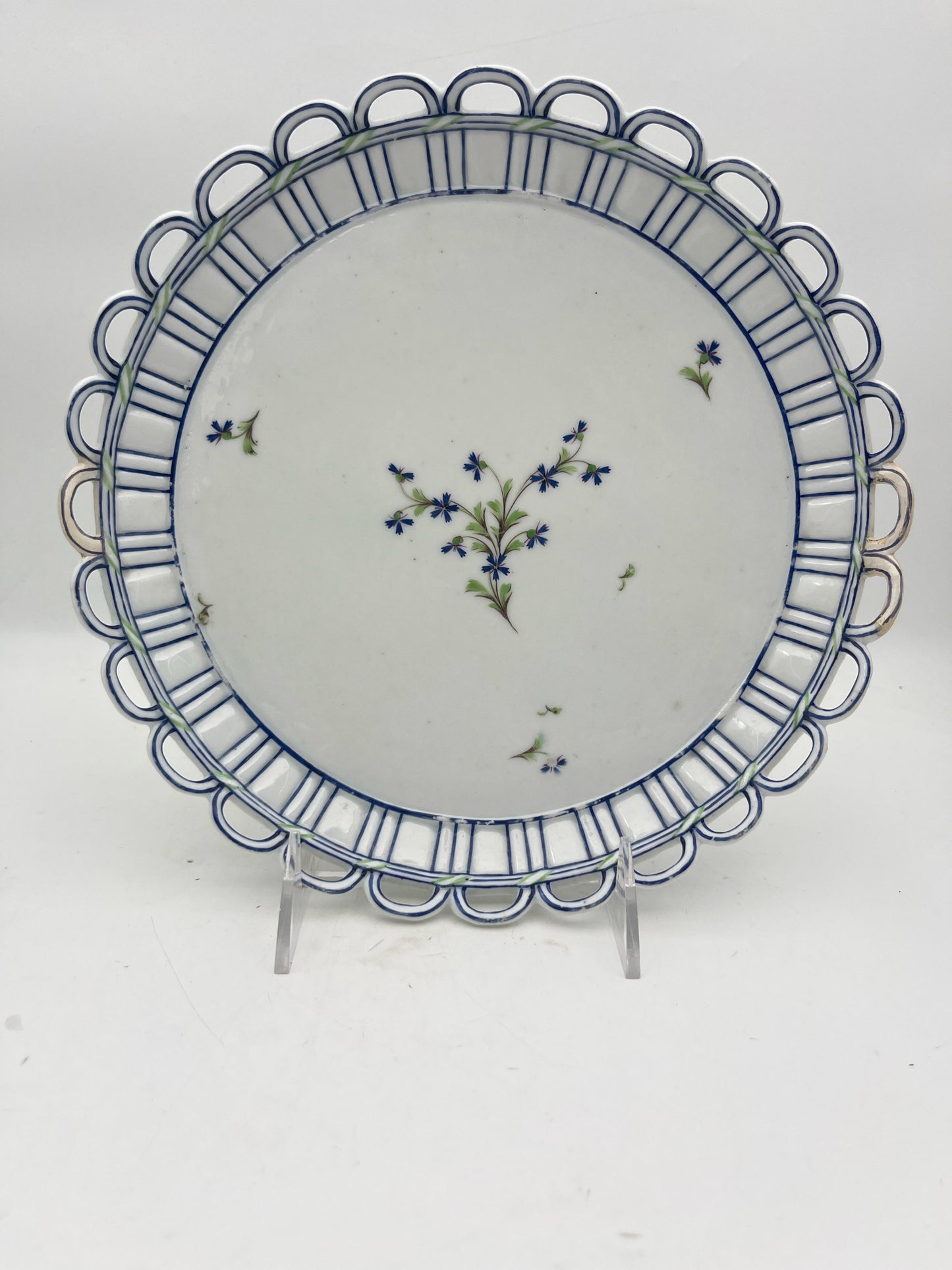 Niderville Scalloped  Bowl with underplate