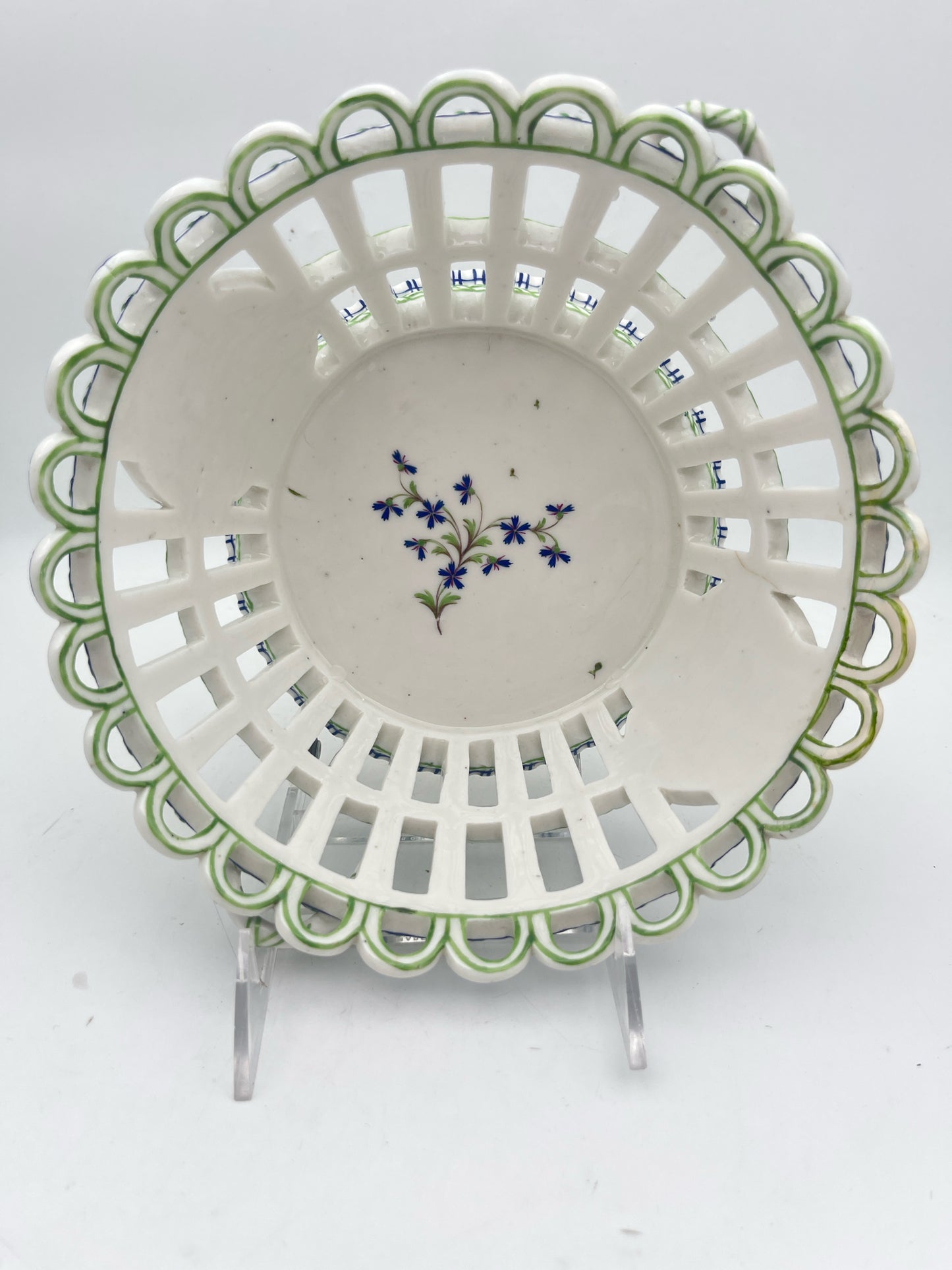 Niderville Scalloped  Bowl with underplate