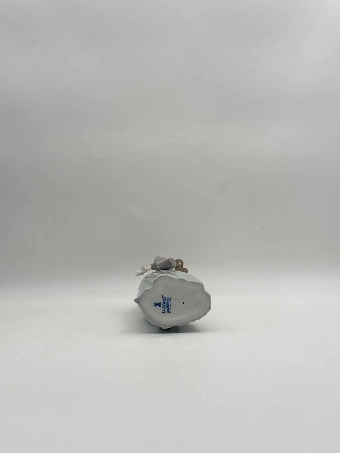 Lladro Lady With A Pearl Necklace Figurine Made In Spain