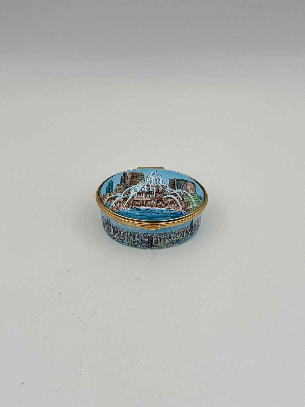 Staffordshire "Buckingham Fountain Chicago" Enamel Box