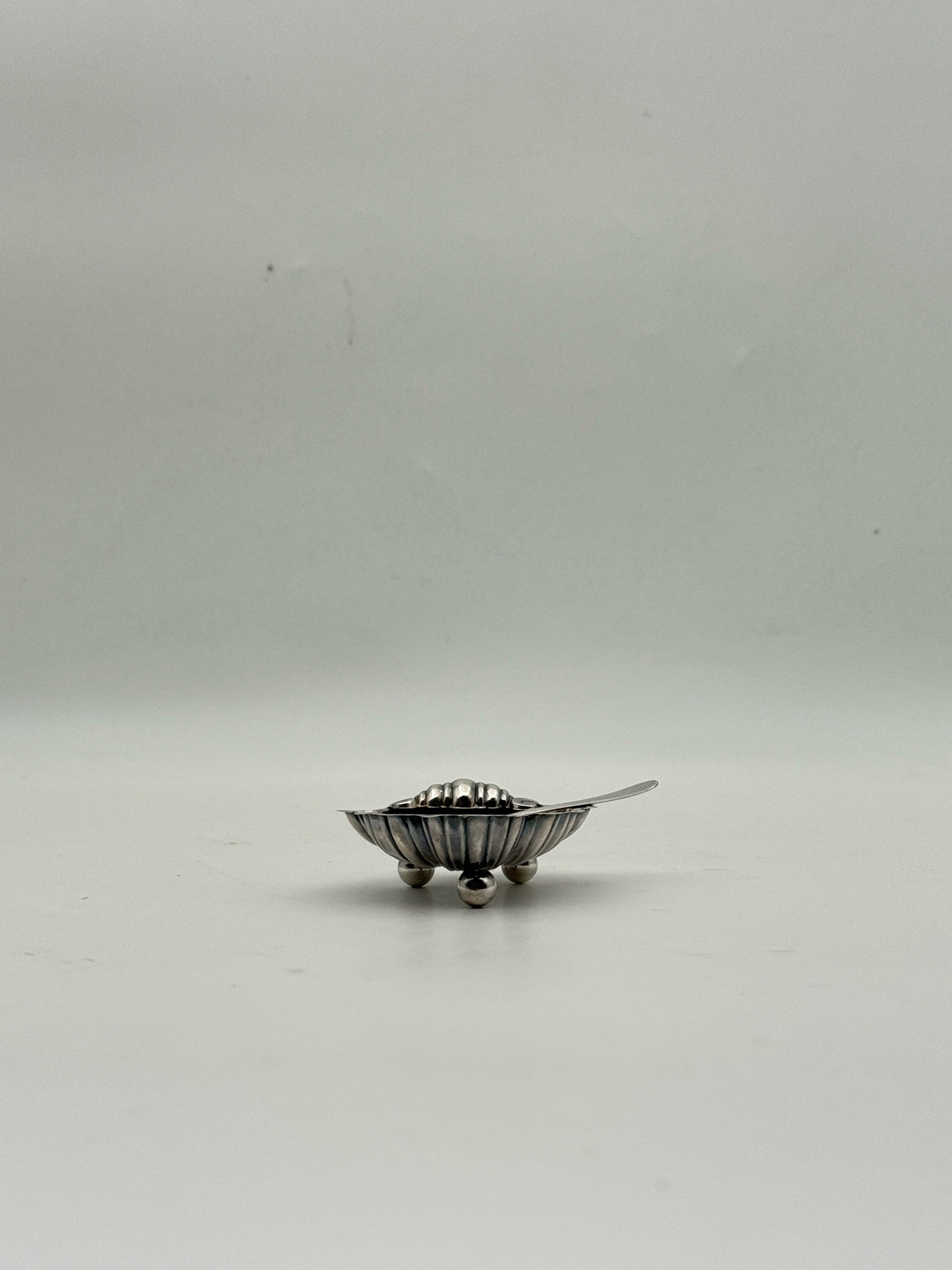 Antique Boxed Sterling Silver Seashell Salt Cellars And Spoons Set