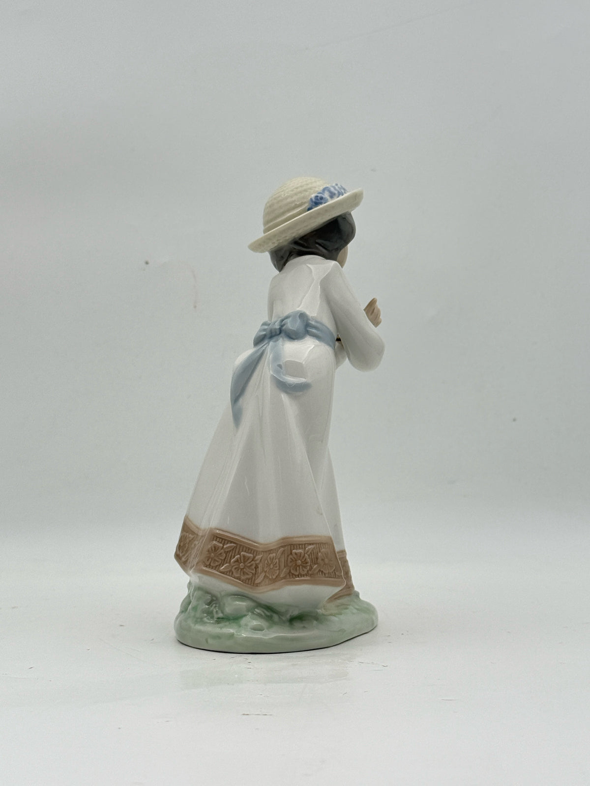 Lladro Tender Love Girl With Birds Figurine