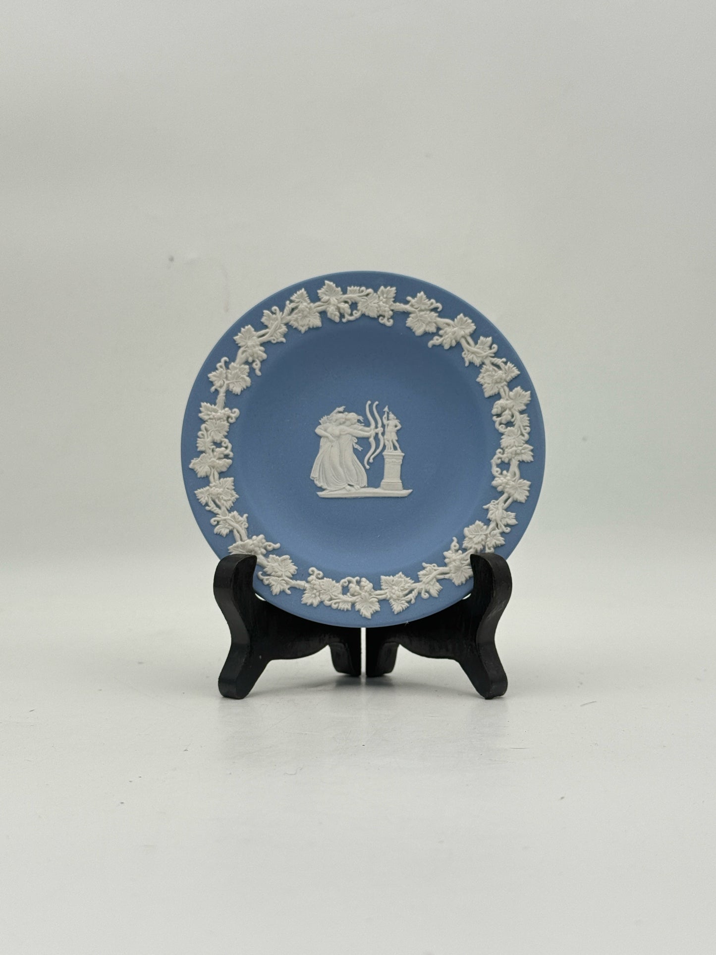 Wedgwood "Cupid Stringing Bow" Round Trinket Dish