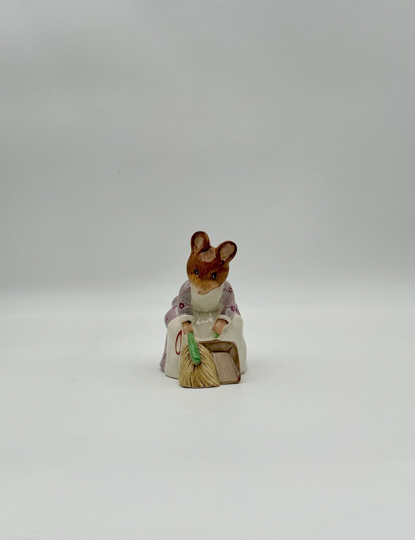 Beatrix Potter “Hunca Munca Sweeping” Porcelain Figurine – Beswick UK