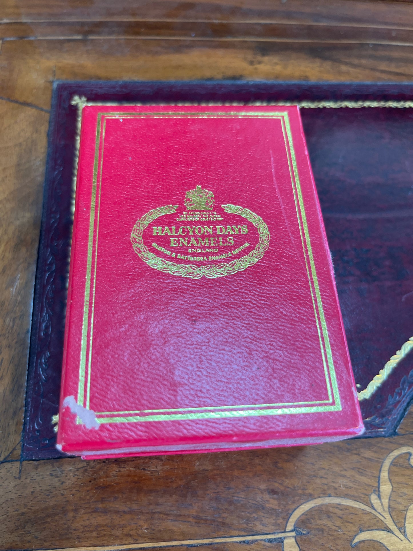 Boxed Hacyon Days Enamel Box
