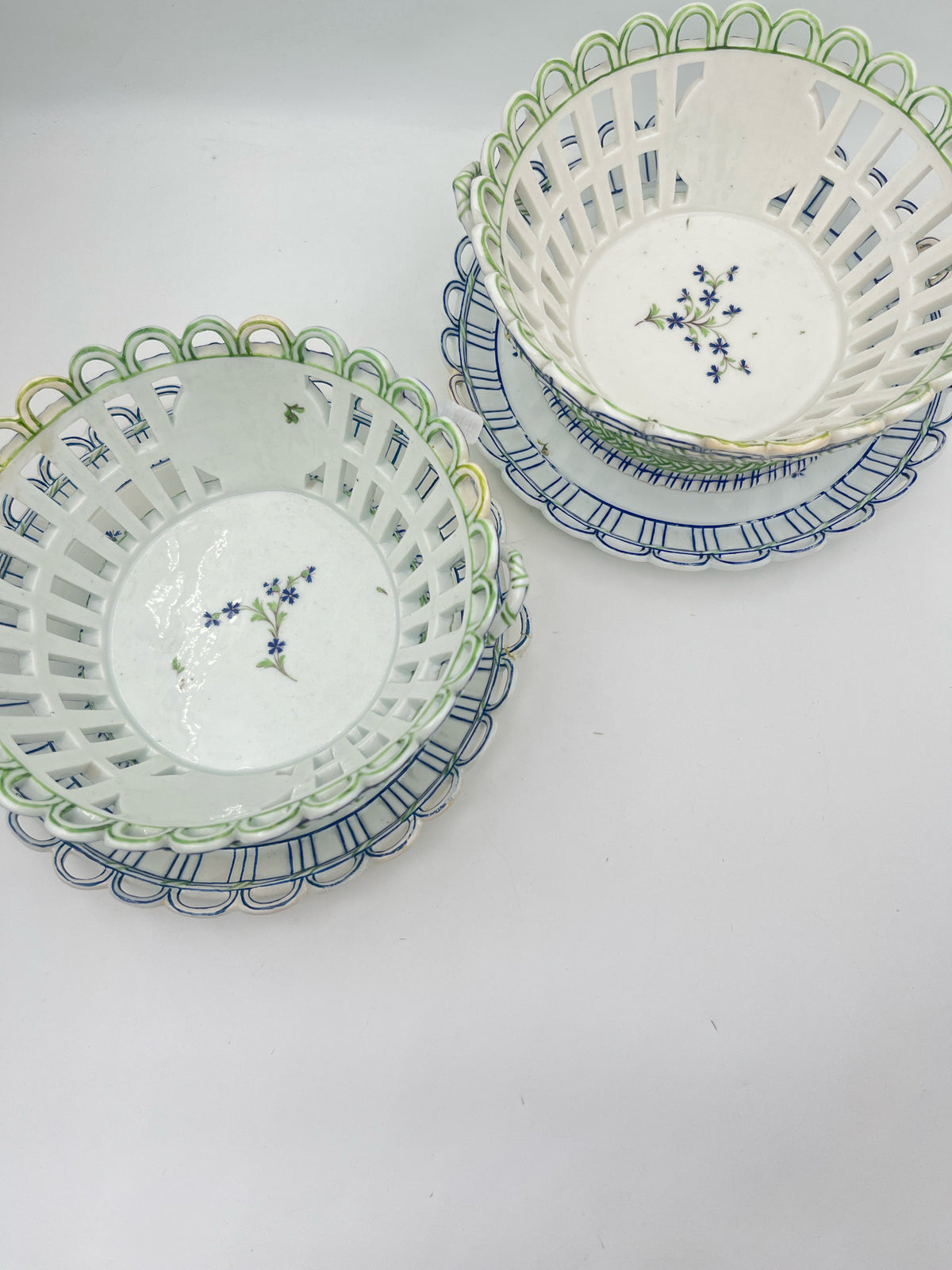 Niderville Scalloped  Bowls with Underplates