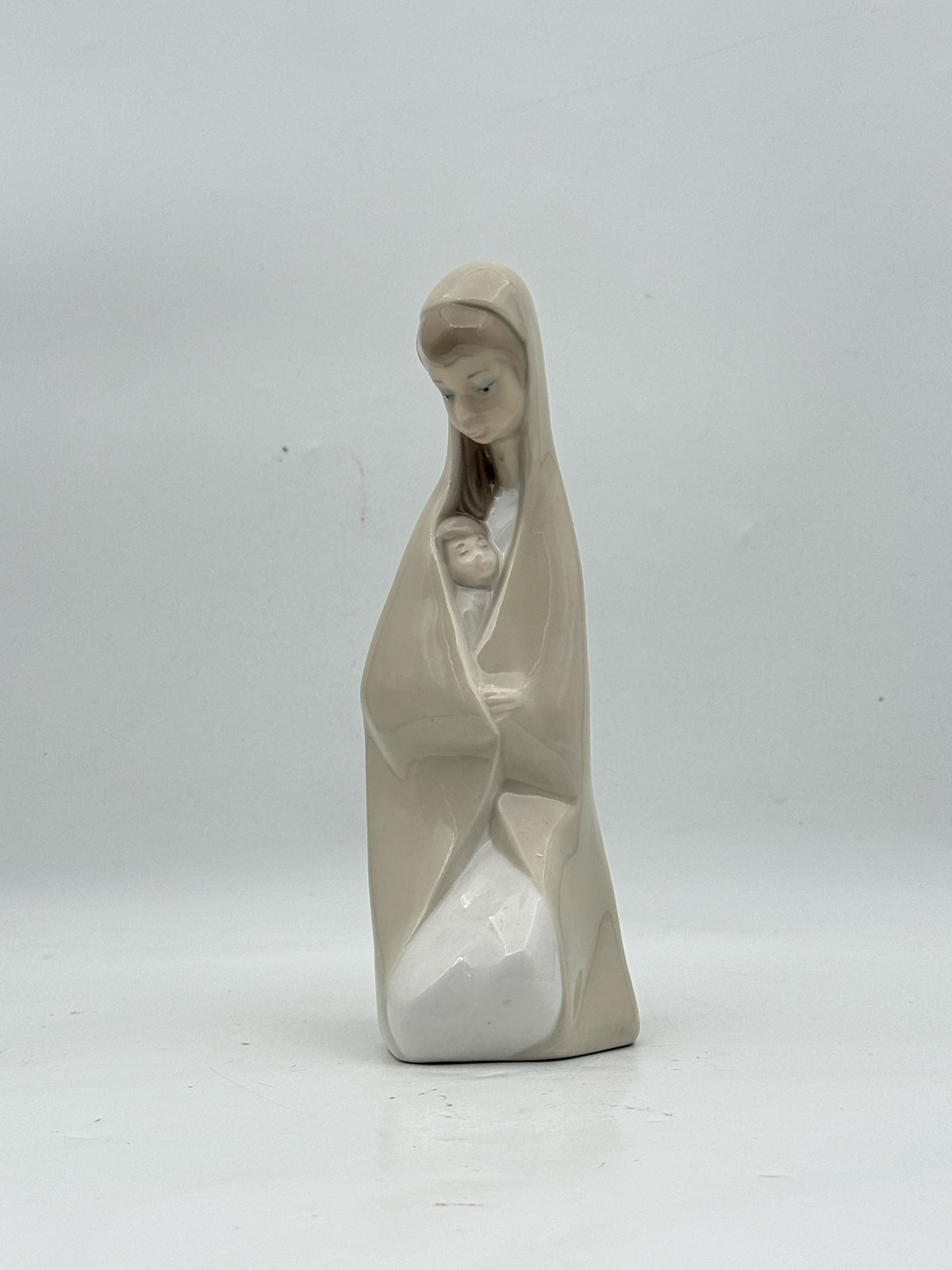 Lladro Girl With Child Madonna Figurine