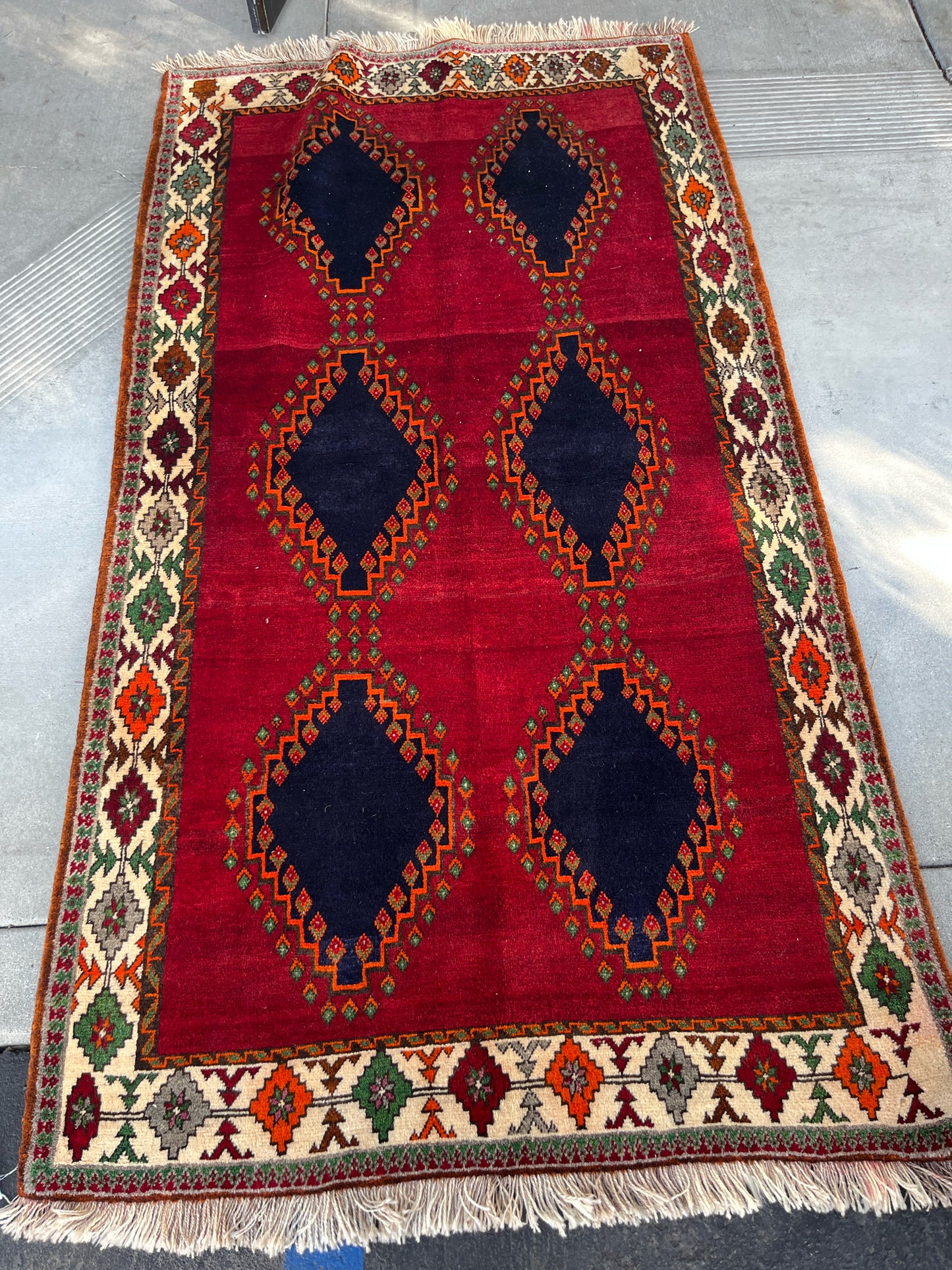 Vintage Shiraz Persian Rug – Hand-Knotted Wool Tribal Geometric Design