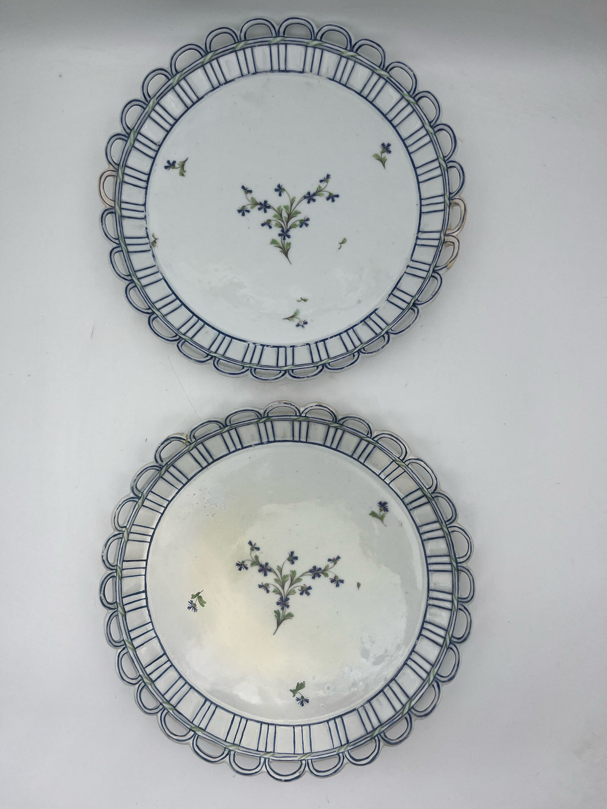 Niderville Scalloped  Bowls with Underplates