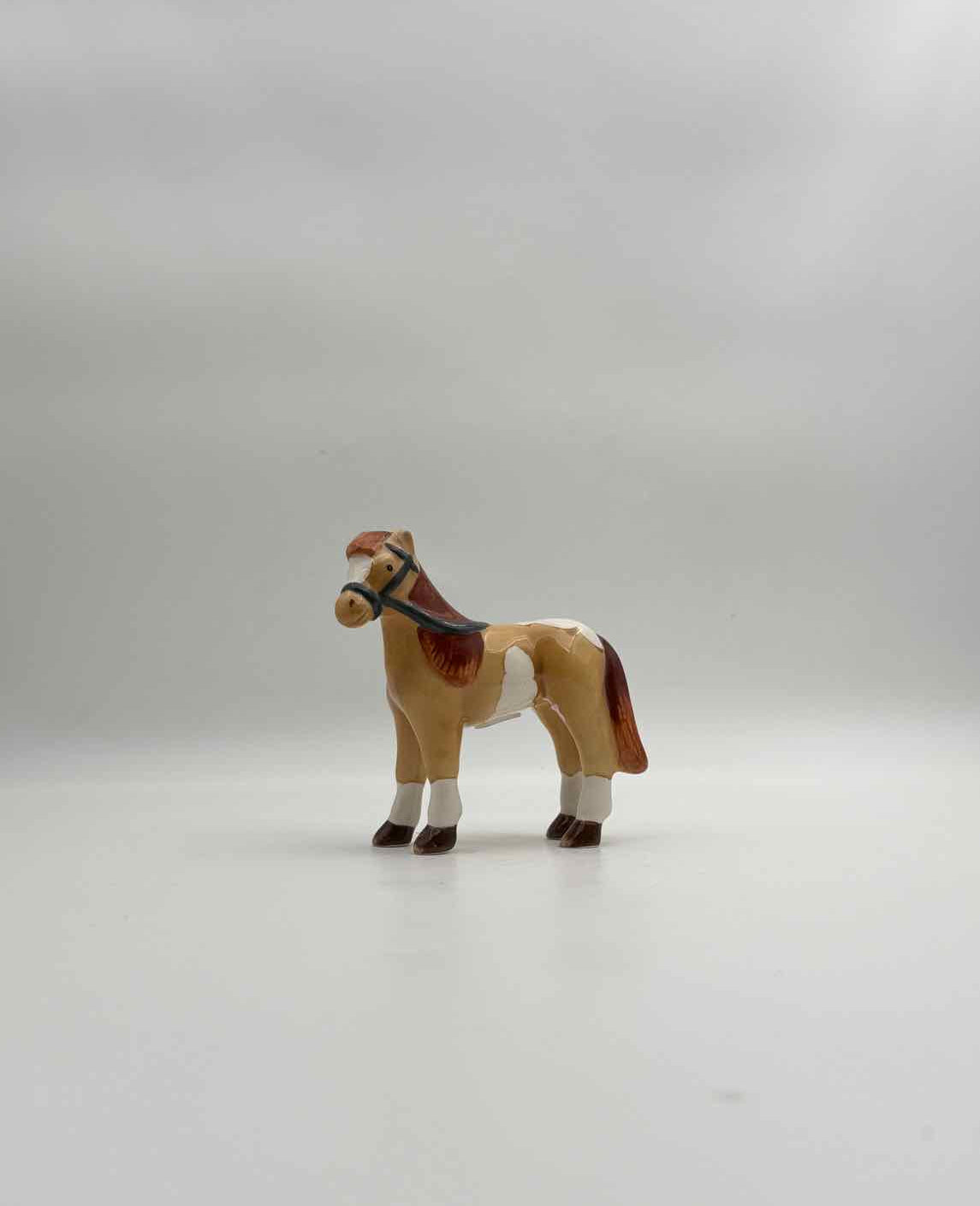 Brown Gray Horse Salt Pepper Shakers Figurine Set Farmhouse Decor Art