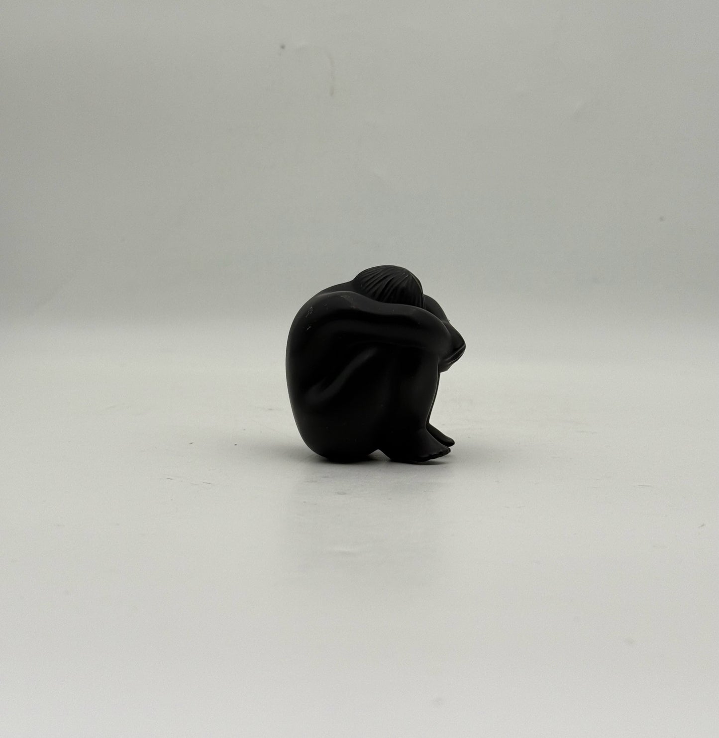 Lalique Nu Assis Noir Figurine With Box