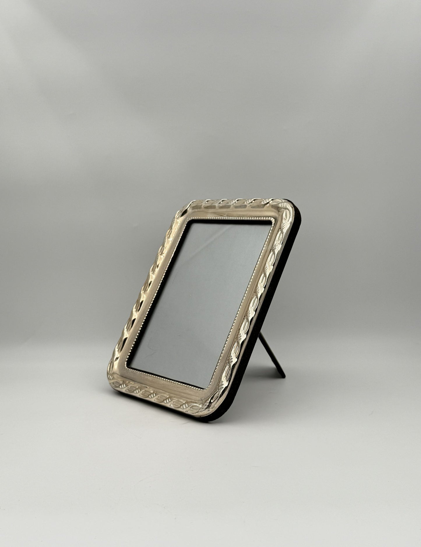 Silverplate Rope-Border Picture Frame – 5" x 7", Velvet Back