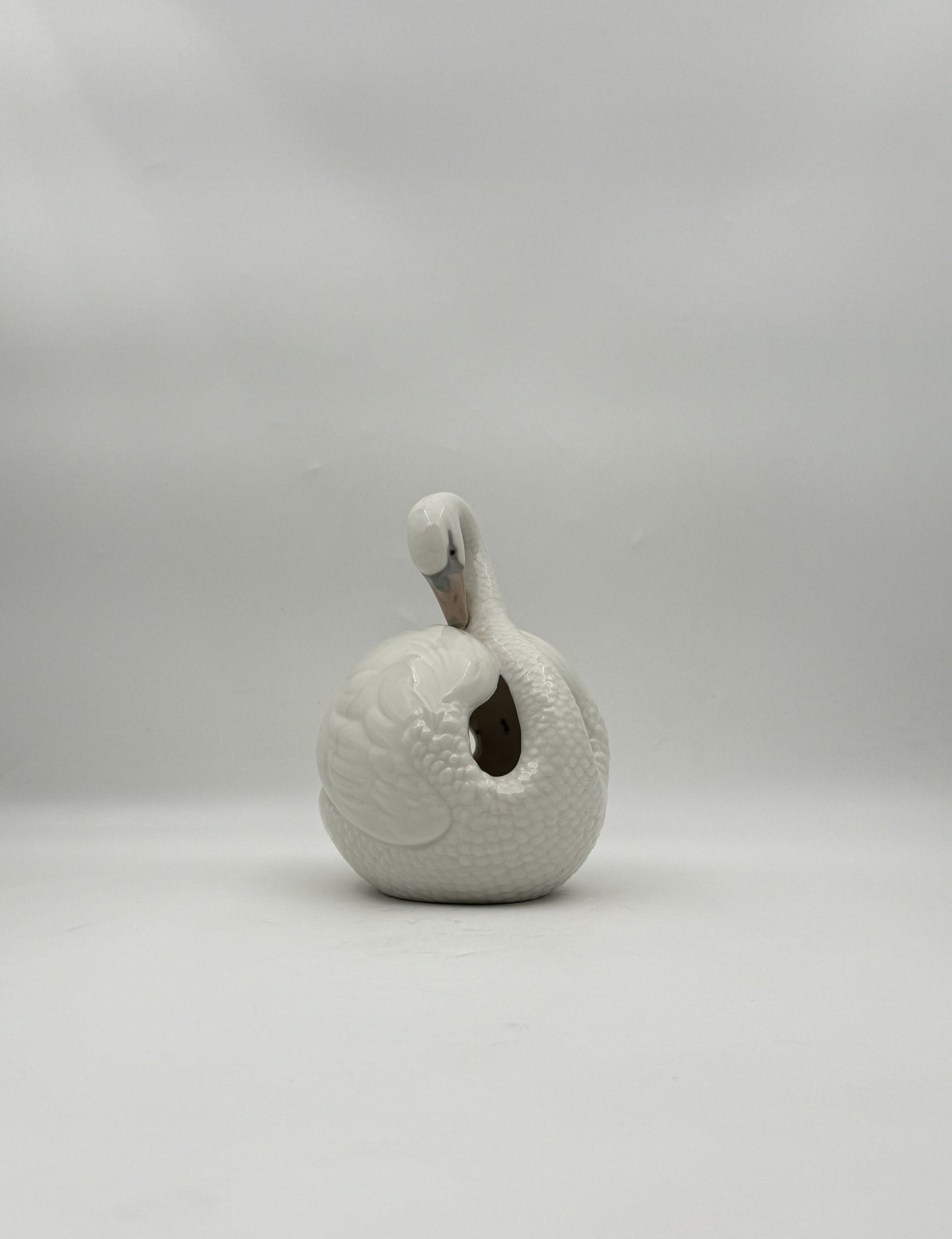 LLADRO Porcelain Swan Vase White Gloss Finish Elegant Decor Arts