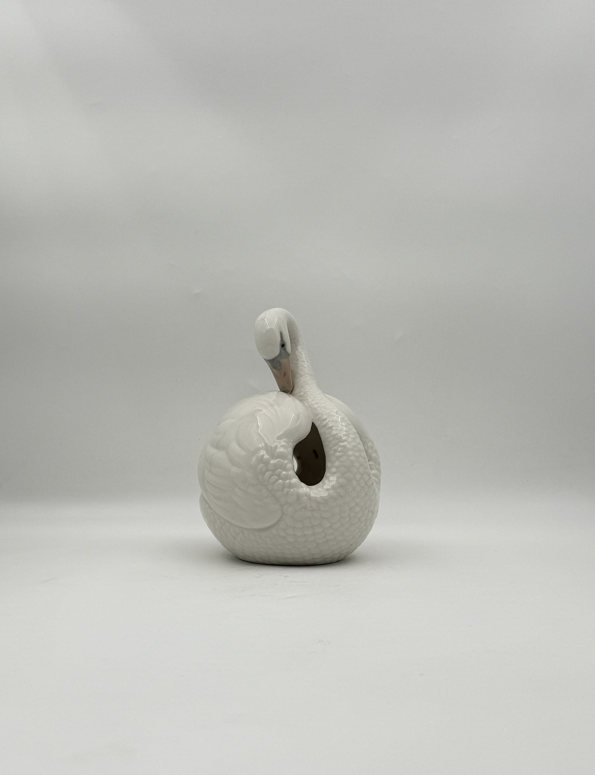 LLADRO Porcelain Swan Vase White Gloss Finish Elegant Decor Arts