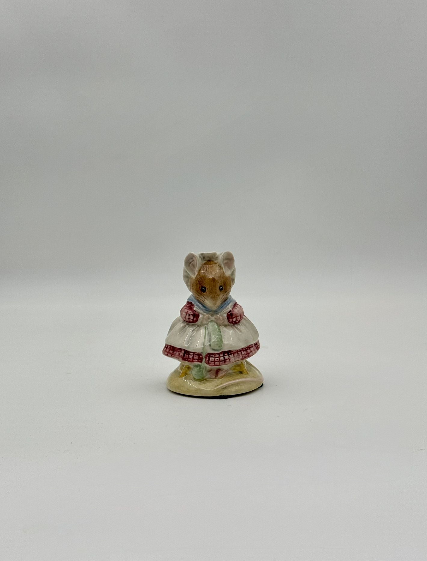 Beatrix Potter “The Old Woman Who Lived in the Shoe – Knitting” Figurine – Beswick England