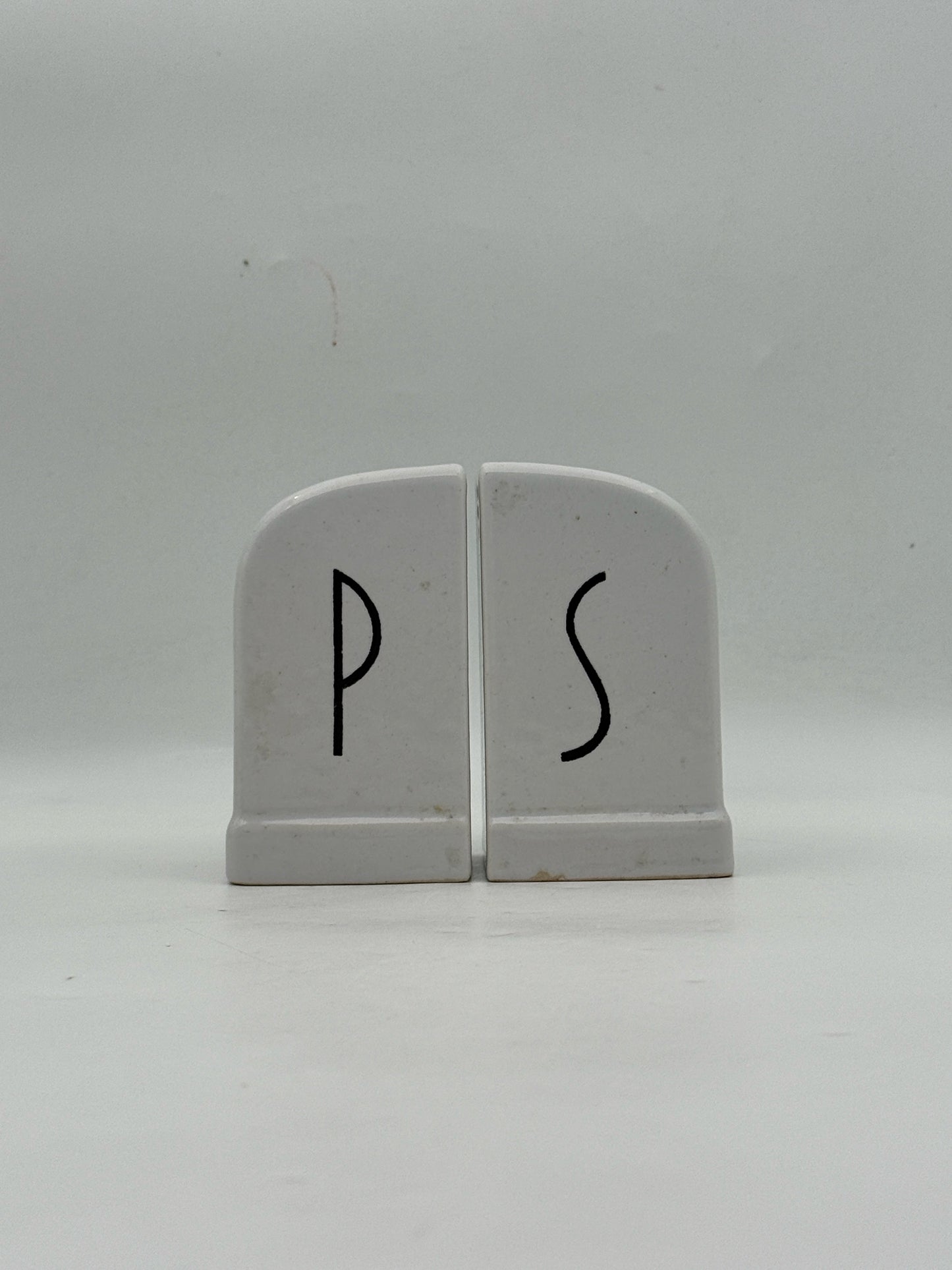 Vintage O'Keefe And Merritt Salt And Pepper Shaker Set