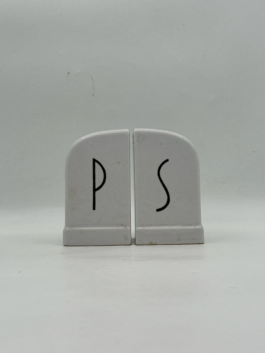Vintage O'Keefe And Merritt Salt And Pepper Shaker Set