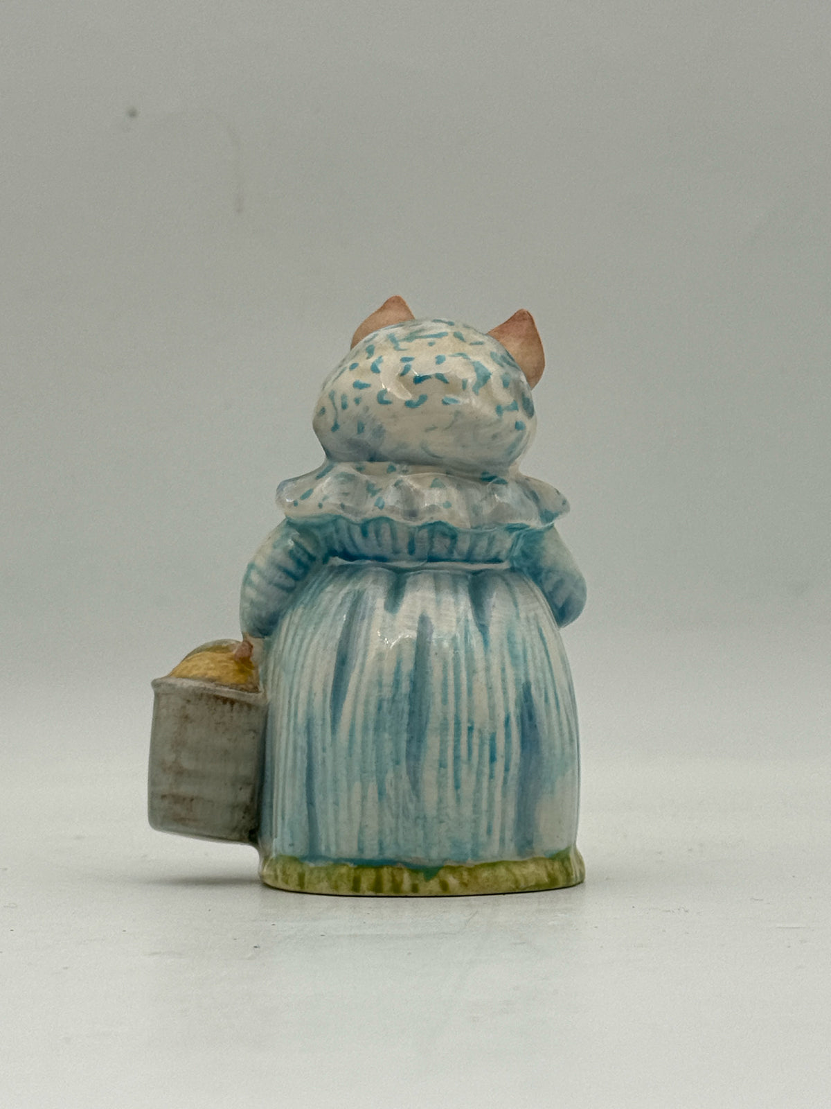 Beswick Beatrix Potter "Aunt Pettitoes" Figurine