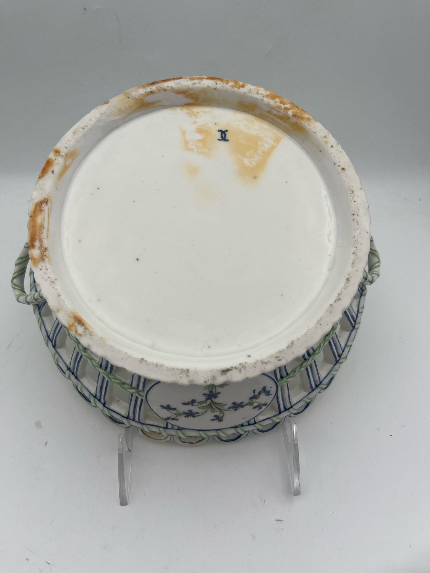 Niderville Scalloped  Bowl with underplate