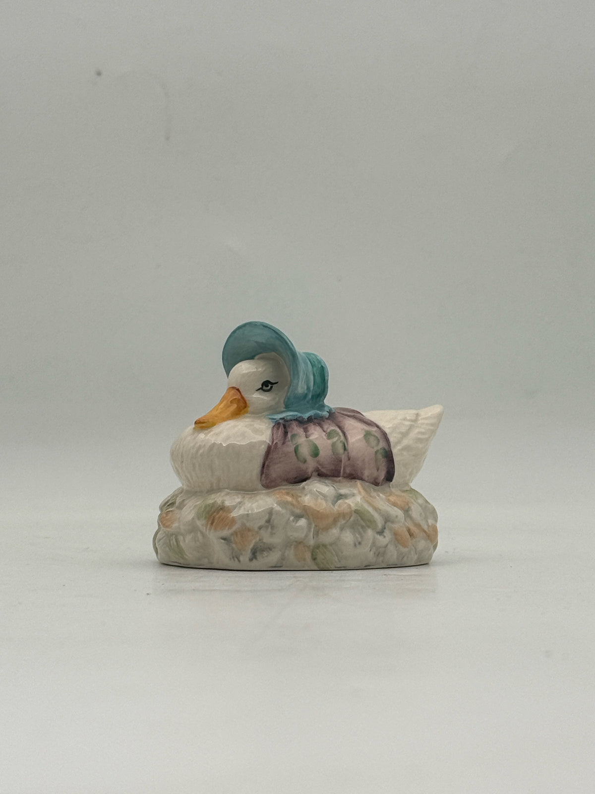 Beswick Beatrix Potter "Jemima Puddleduck Made A Feather Nest" Figurine