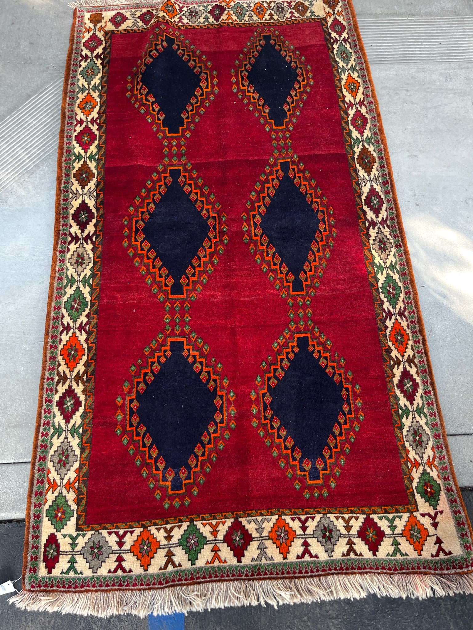 Vintage Shiraz Persian Rug – Hand-Knotted Wool Tribal Geometric Design