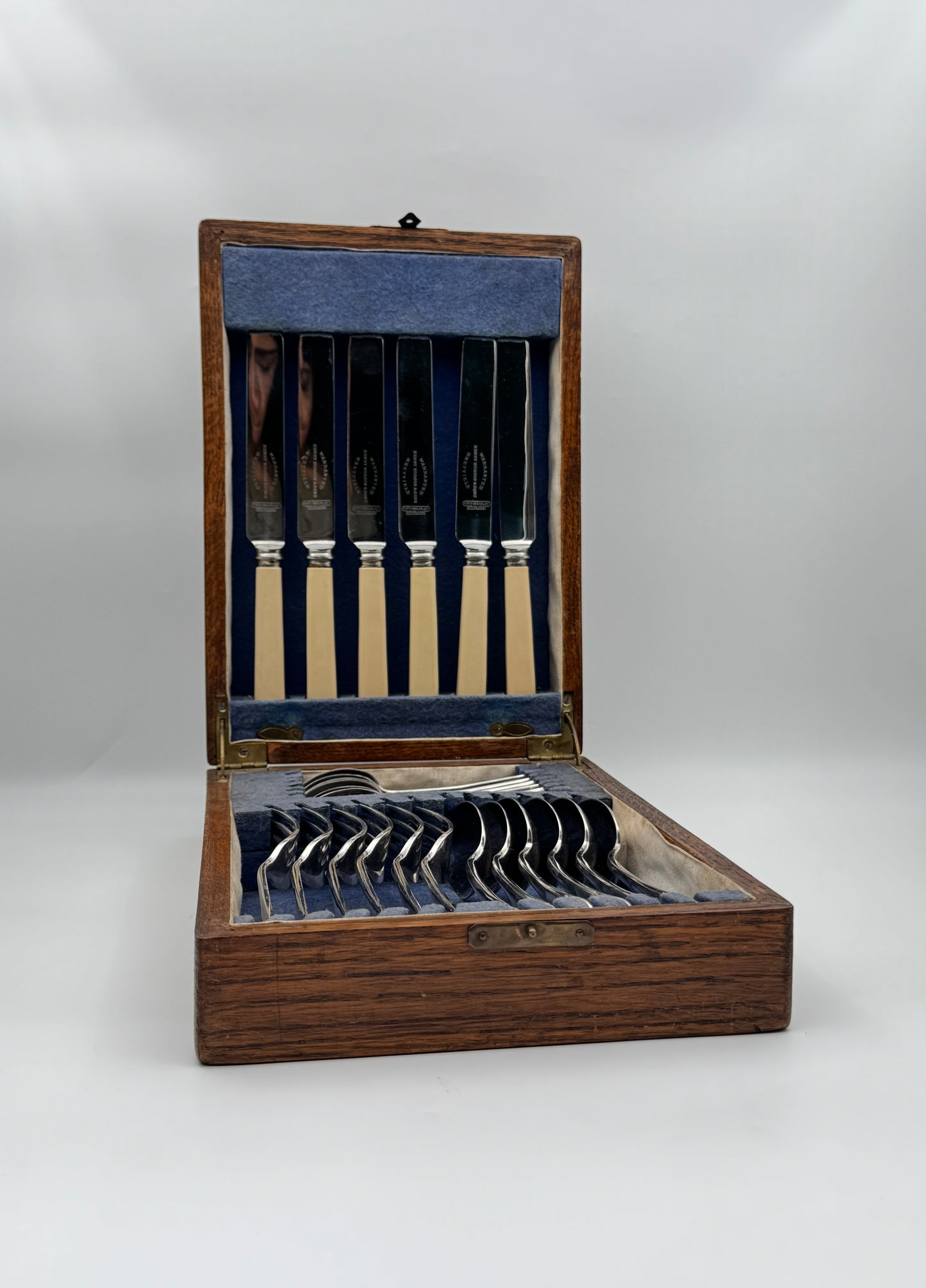 English Silverplate Dessert Set with Ivorine Handles – Henry Hobson & Sons, Sheffield, c.1900