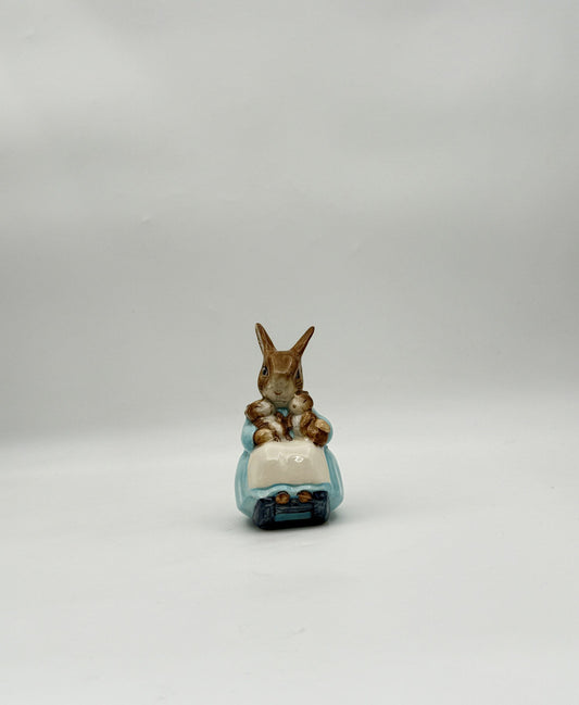 Beatrix Potter “Mrs. Rabbit and Bunnies” Figurine – Beswick England