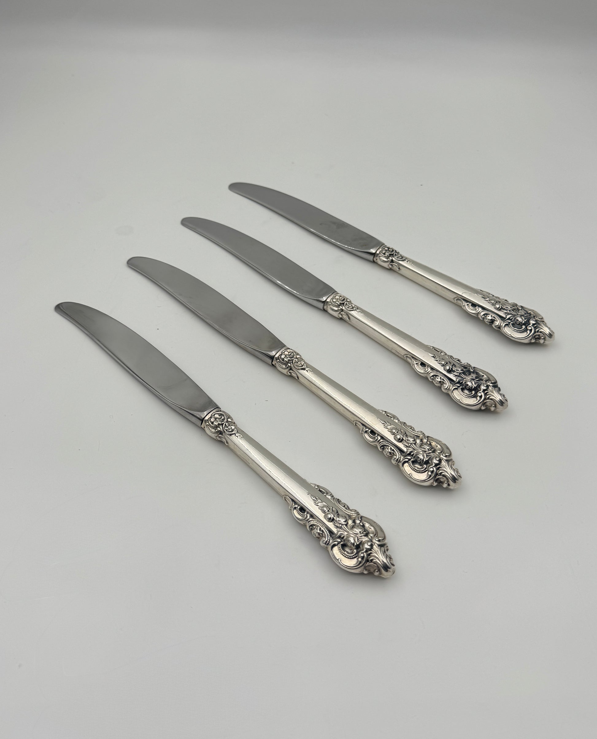 Set 4 Wallace Sterling Silver Dinner Knives – “Grande Baroque” Pattern