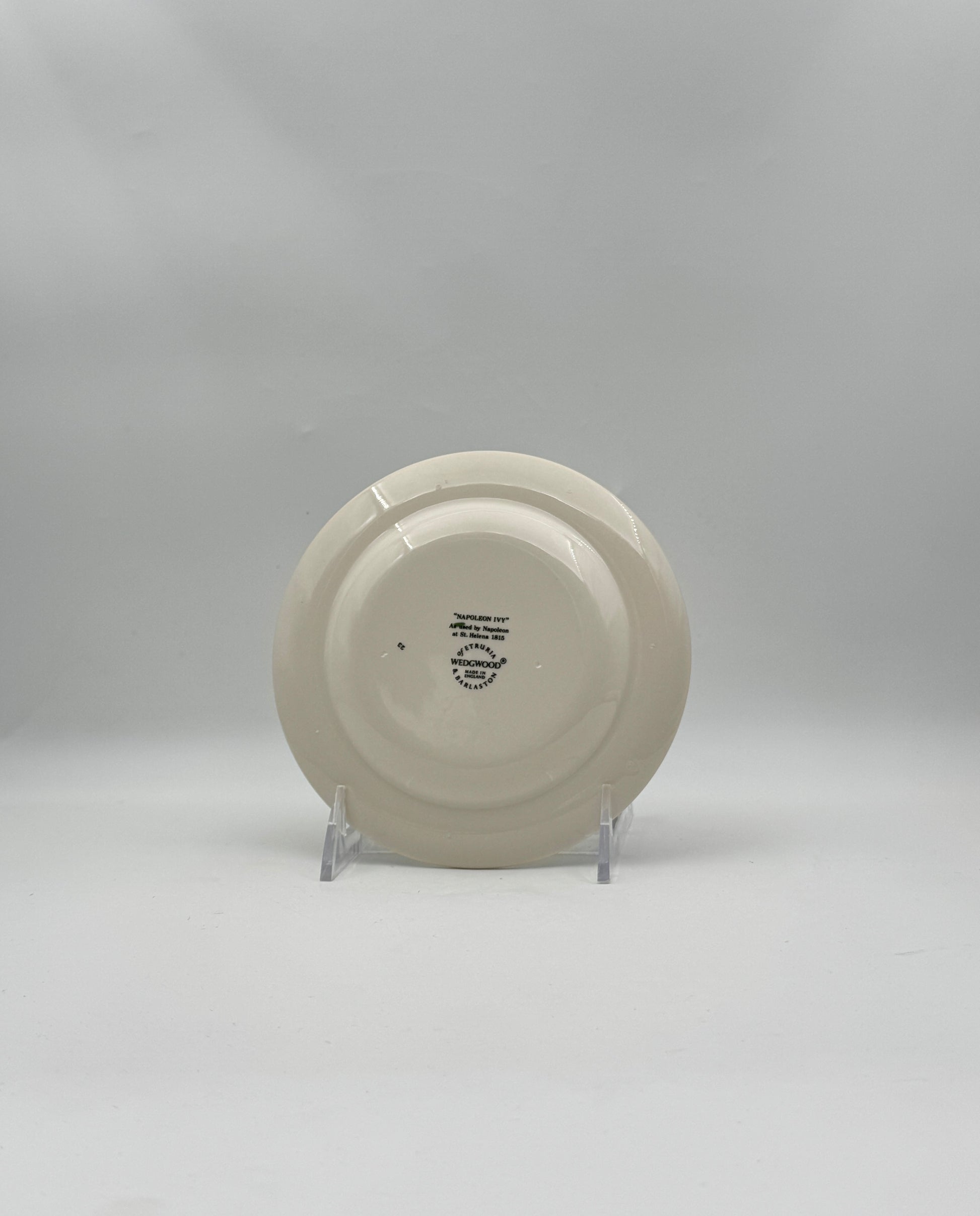 Wedgwood “Napoleon Ivy” Dinnerware Set – 16 Pieces, England