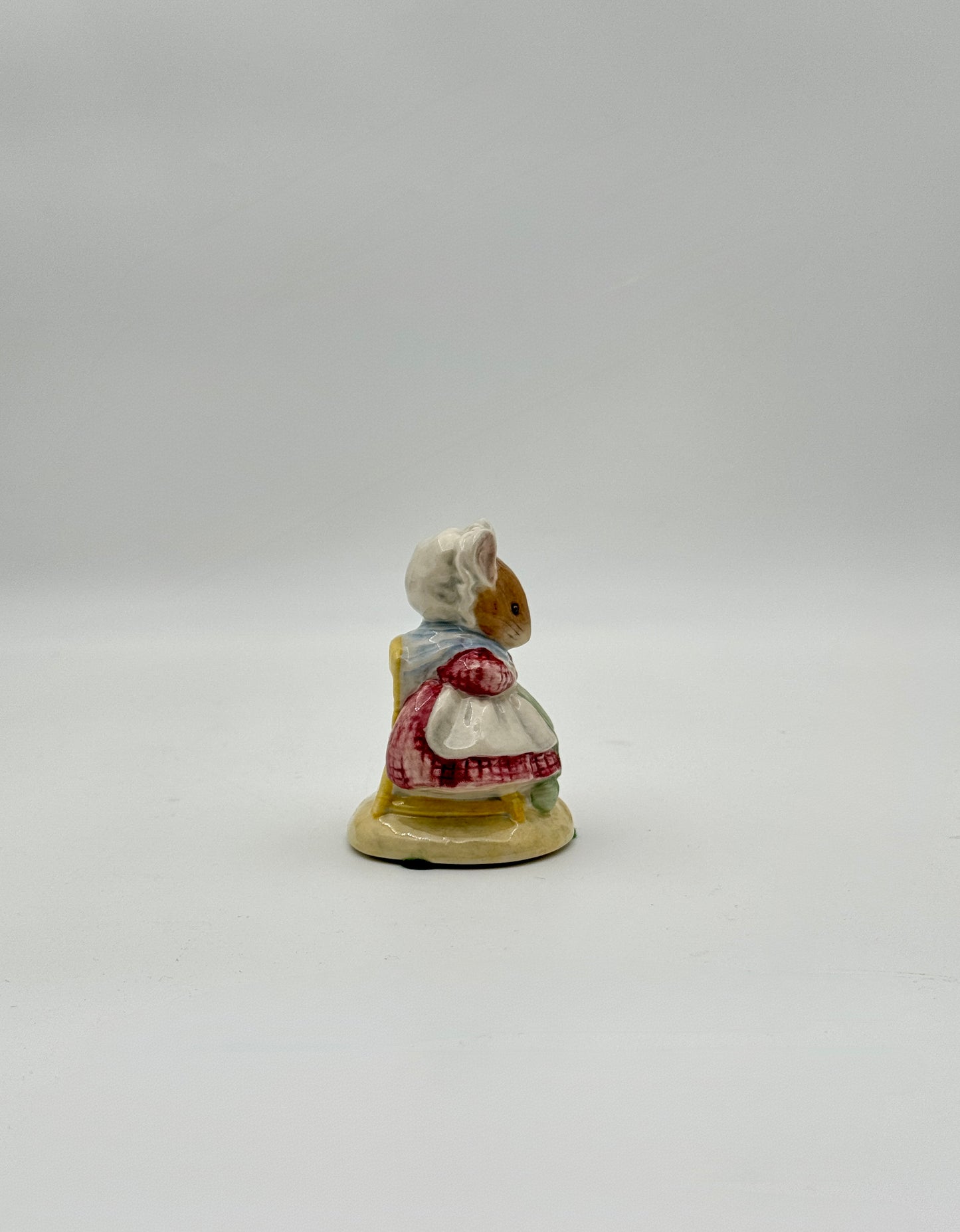 Beatrix Potter “The Old Woman Who Lived in the Shoe – Knitting” Figurine – Beswick England
