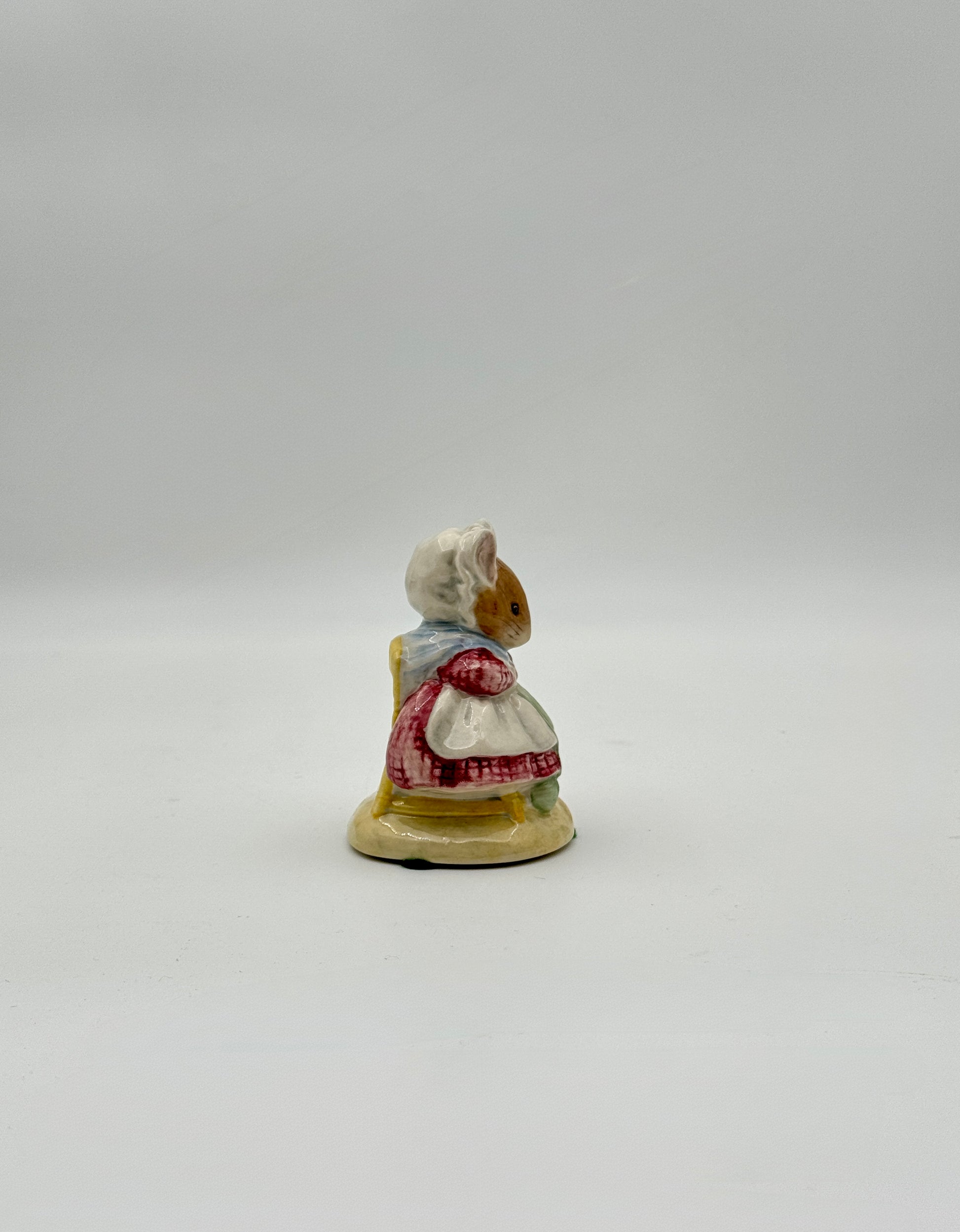 Beatrix Potter “The Old Woman Who Lived in the Shoe – Knitting” Figurine – Beswick England
