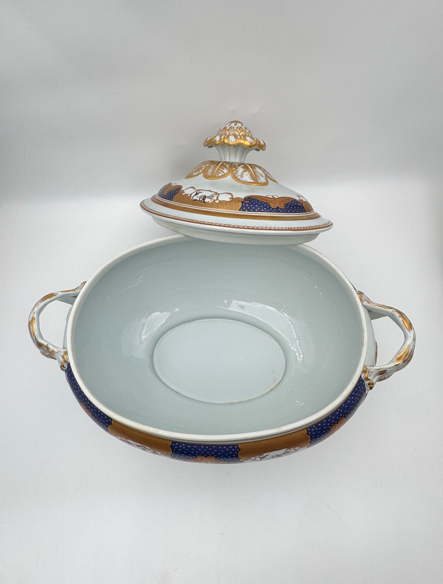 Elegant Mottahedeh “Golden Butterfly” Soup Tureen & Platter – Portugal