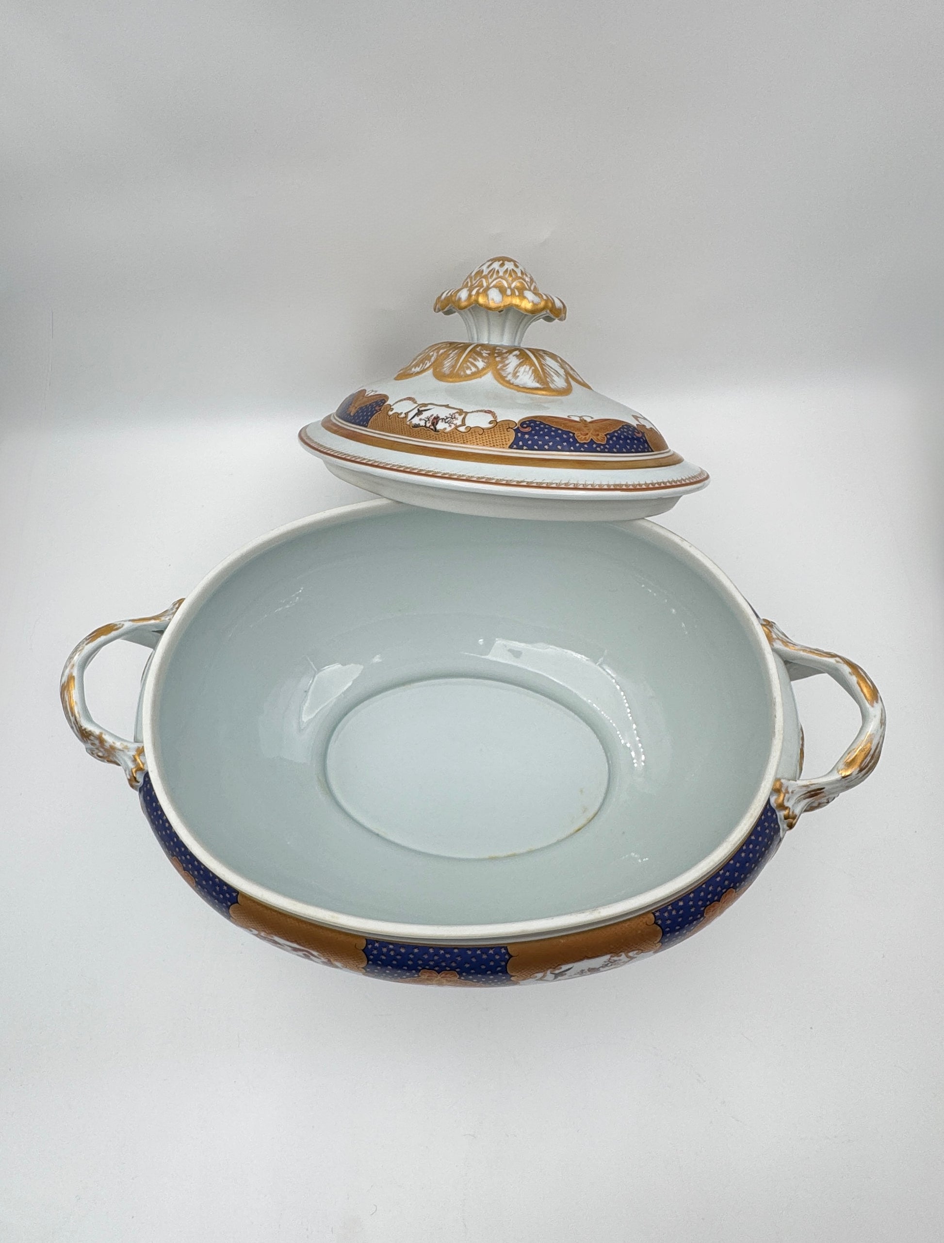 Elegant Mottahedeh “Golden Butterfly” Soup Tureen & Platter – Portugal