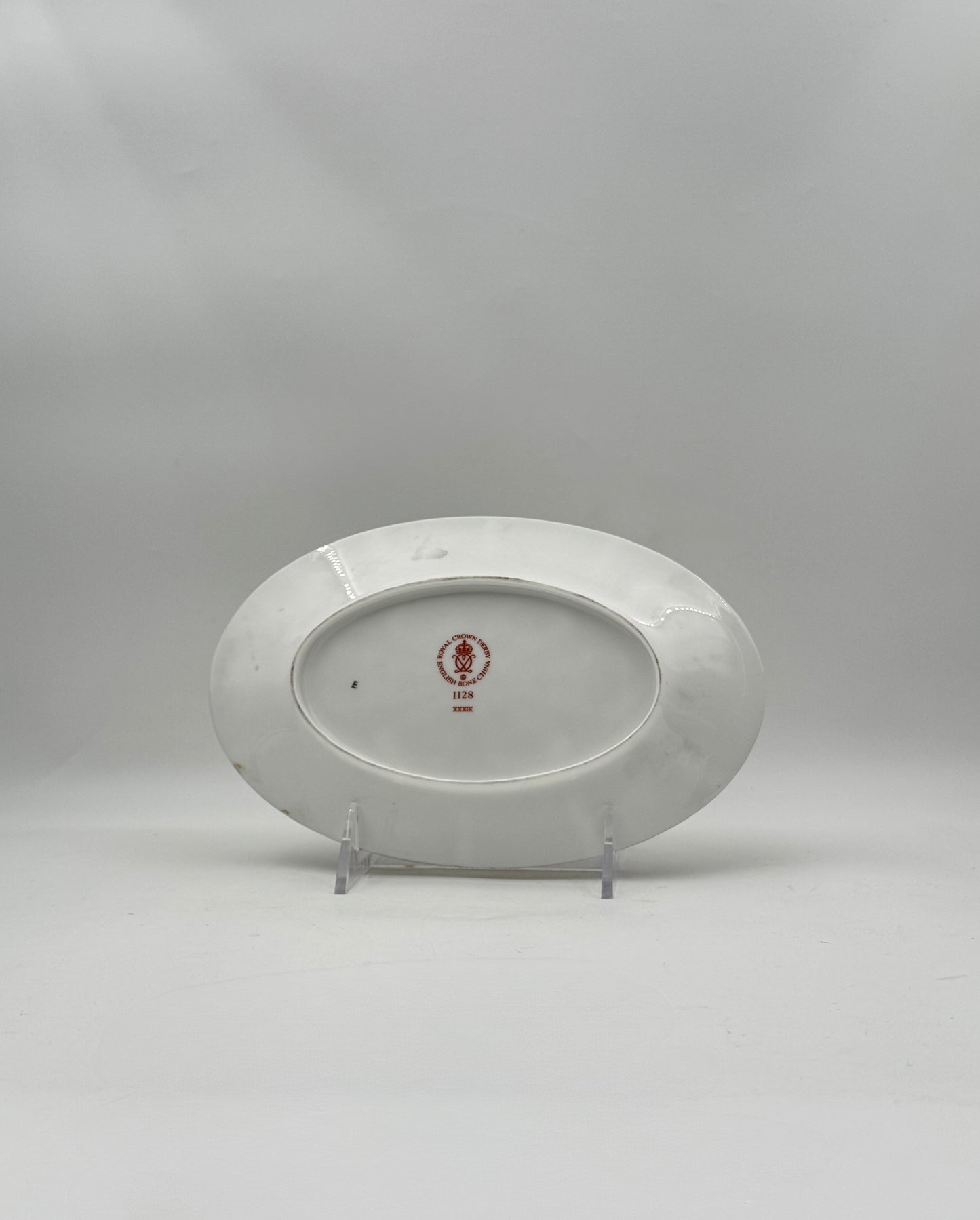 Royal Crown Derby Imari Style Oval Plate – England, Pattern 1128