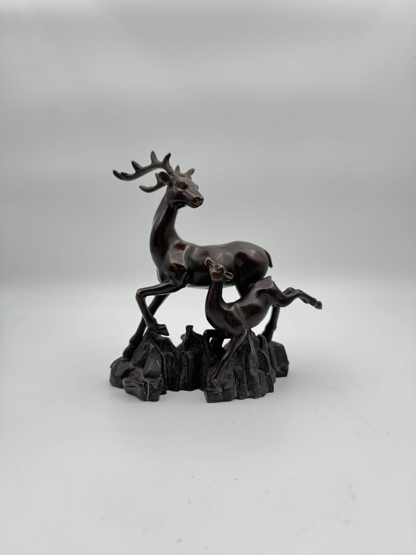 Antique Bronze Deer and Fawn Sculpture - Japanese Meiji Period Art (Circa 1880), Intricate Wildlife Figurine