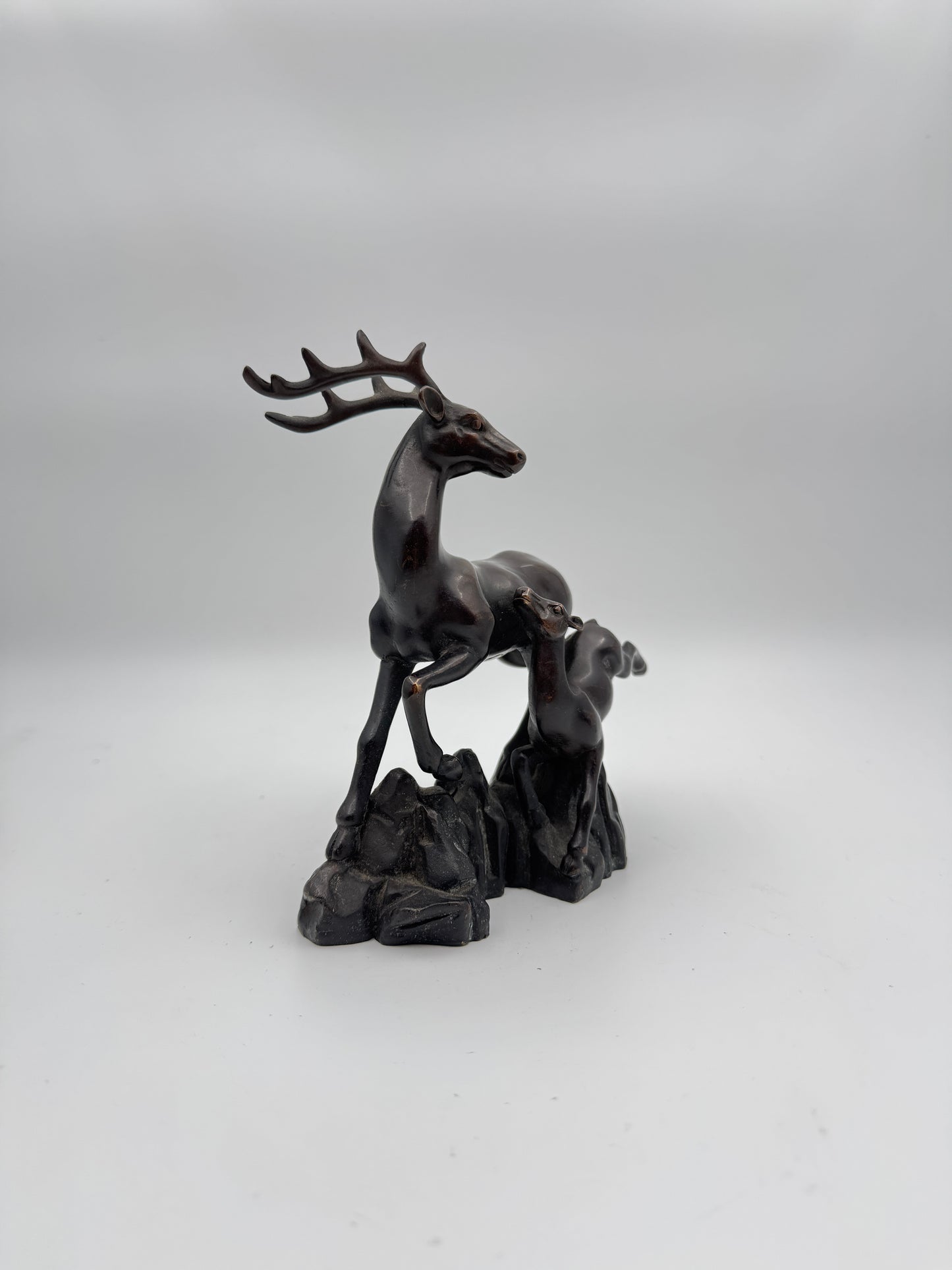 Antique Bronze Deer and Fawn Sculpture - Japanese Meiji Period Art (Circa 1880), Intricate Wildlife Figurine