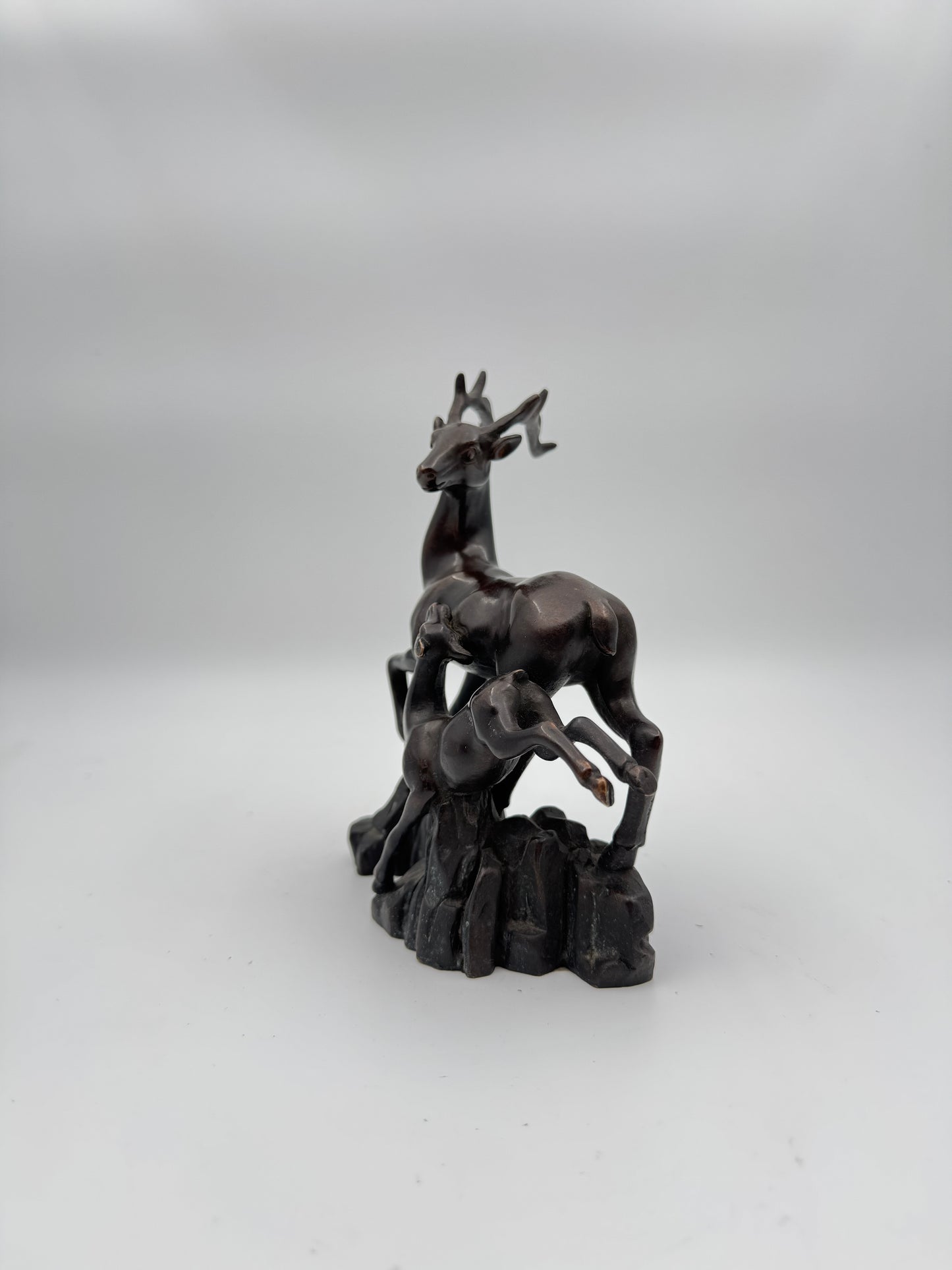 Antique Bronze Deer and Fawn Sculpture - Japanese Meiji Period Art (Circa 1880), Intricate Wildlife Figurine