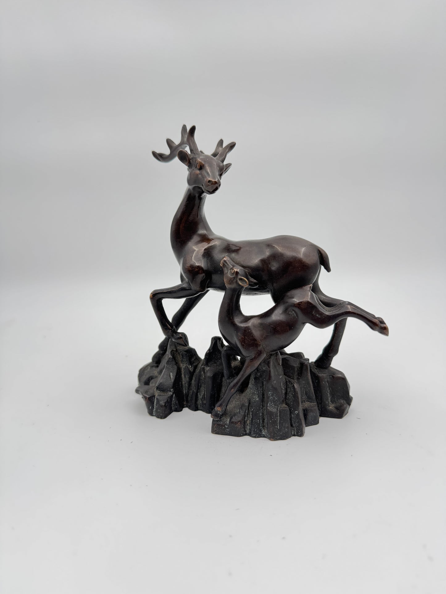 Antique Bronze Deer and Fawn Sculpture - Japanese Meiji Period Art (Circa 1880), Intricate Wildlife Figurine