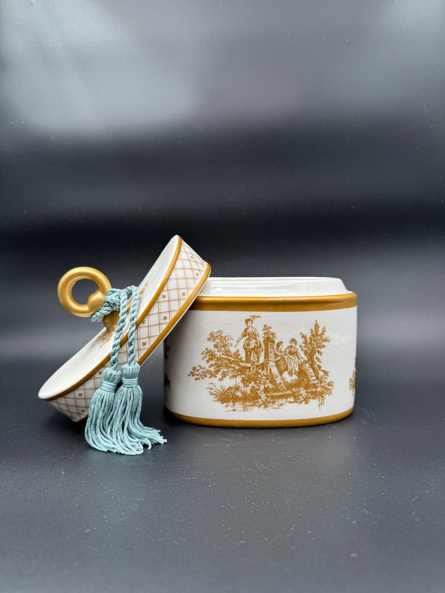Seda France French Tulip Classic Toile Ceramic Candle – 2-Wick, 20 oz