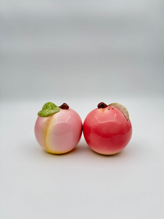 Peach-Shaped Salt and Pepper Shakers – Made in Japan, Fruit-Themed Kitchen Decor