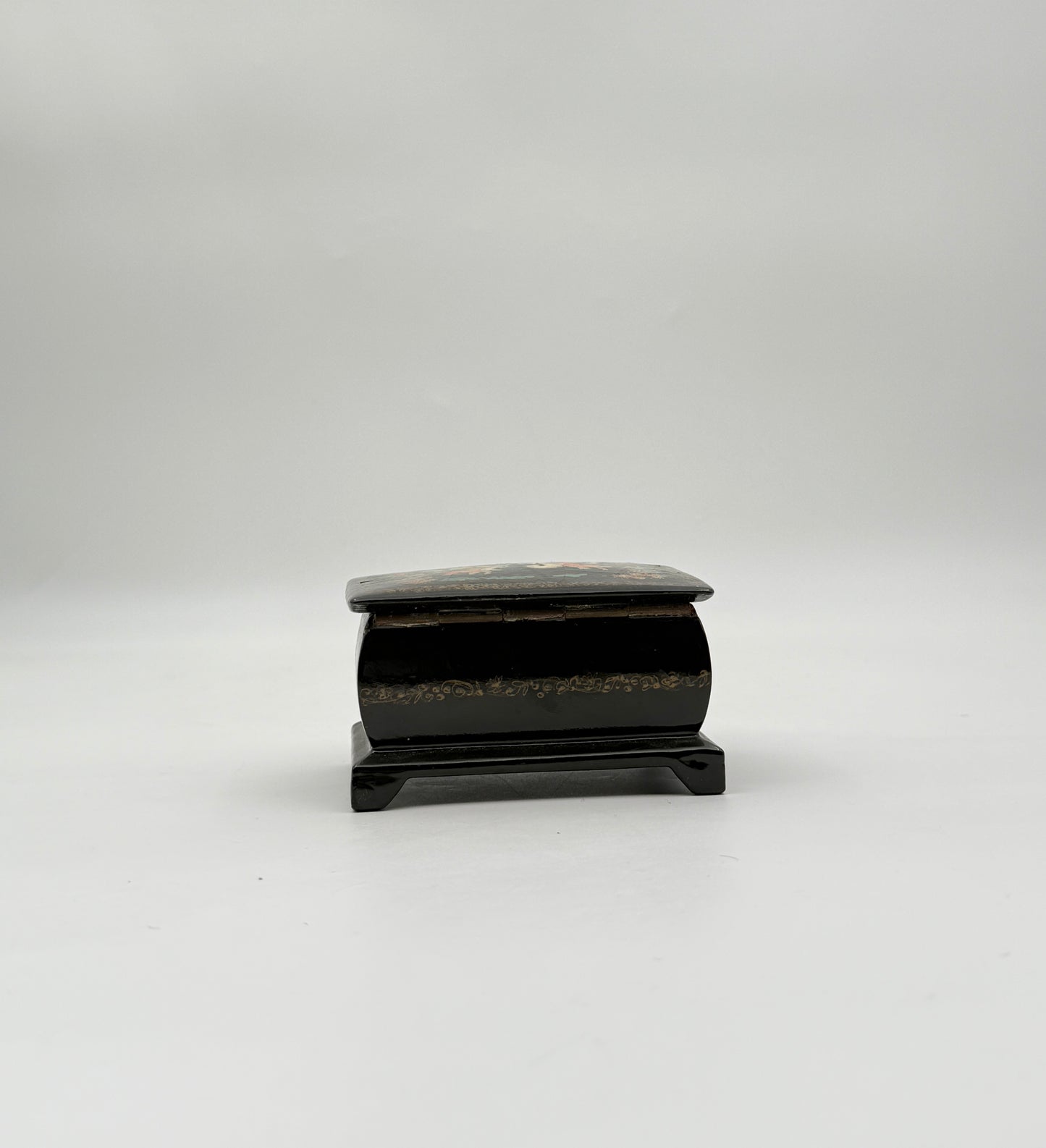 Russian Lacquer Box – Warrior Horsemen Scene – Hand-Painted Art