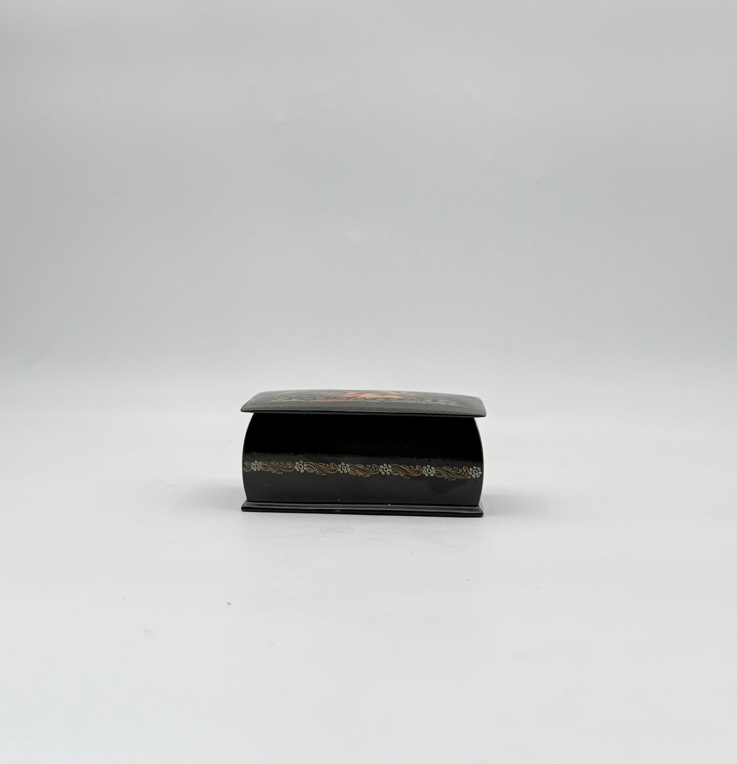 Russian Lacquer Box – Horse-Drawn Carriage Scene – Hand-Painted Art