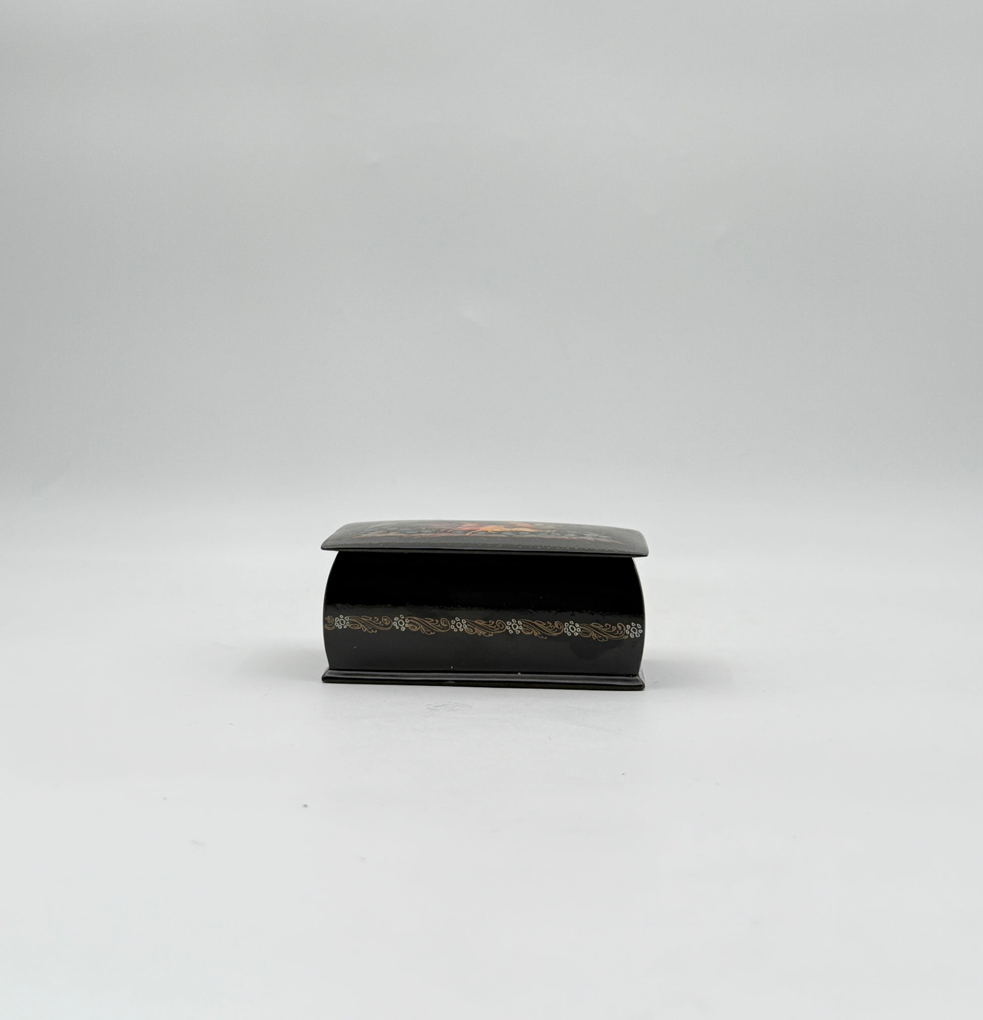 Russian Lacquer Box – Horse-Drawn Carriage Scene – Hand-Painted Art