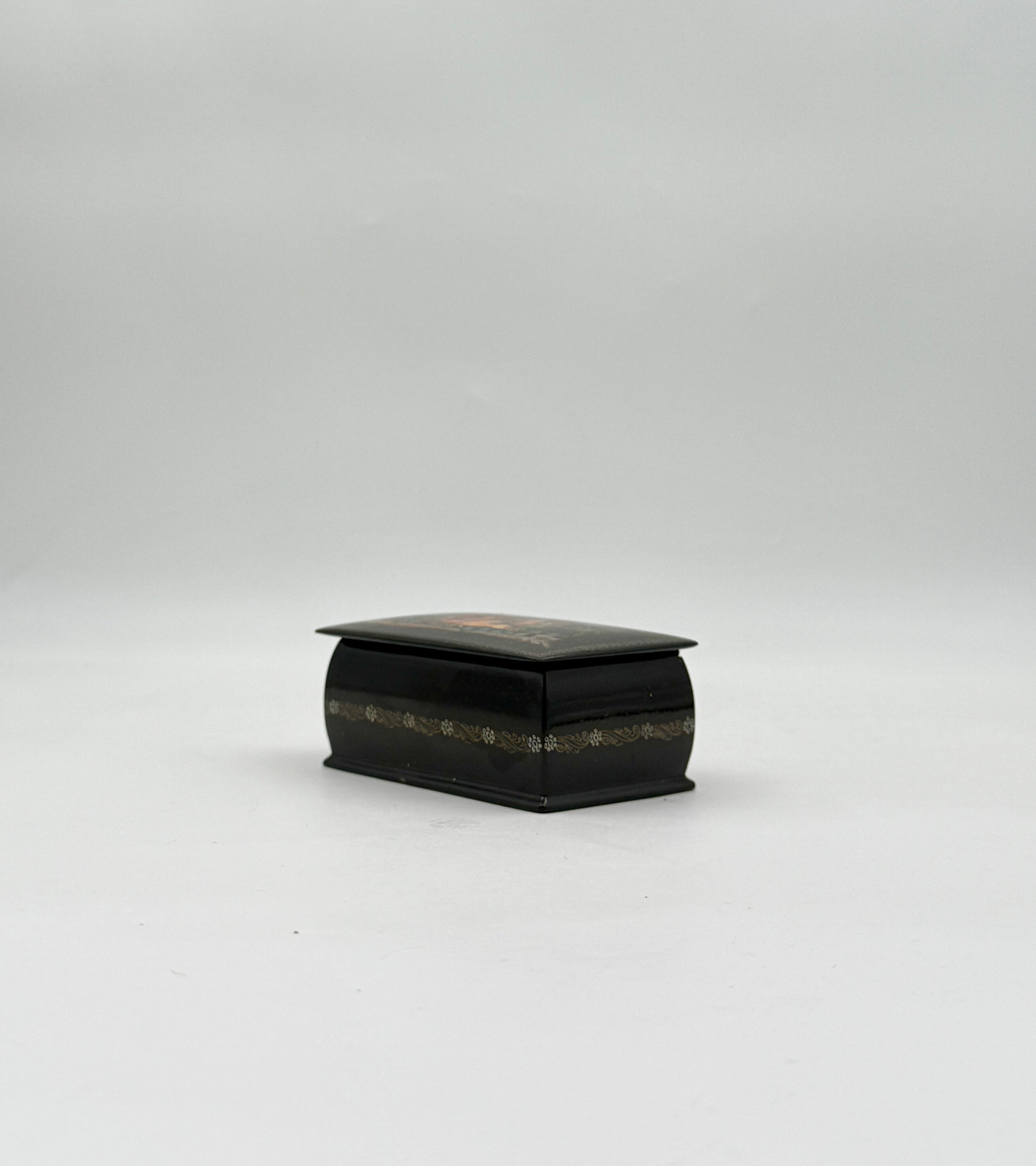 Russian Lacquer Box – Horse-Drawn Carriage Scene – Hand-Painted Art