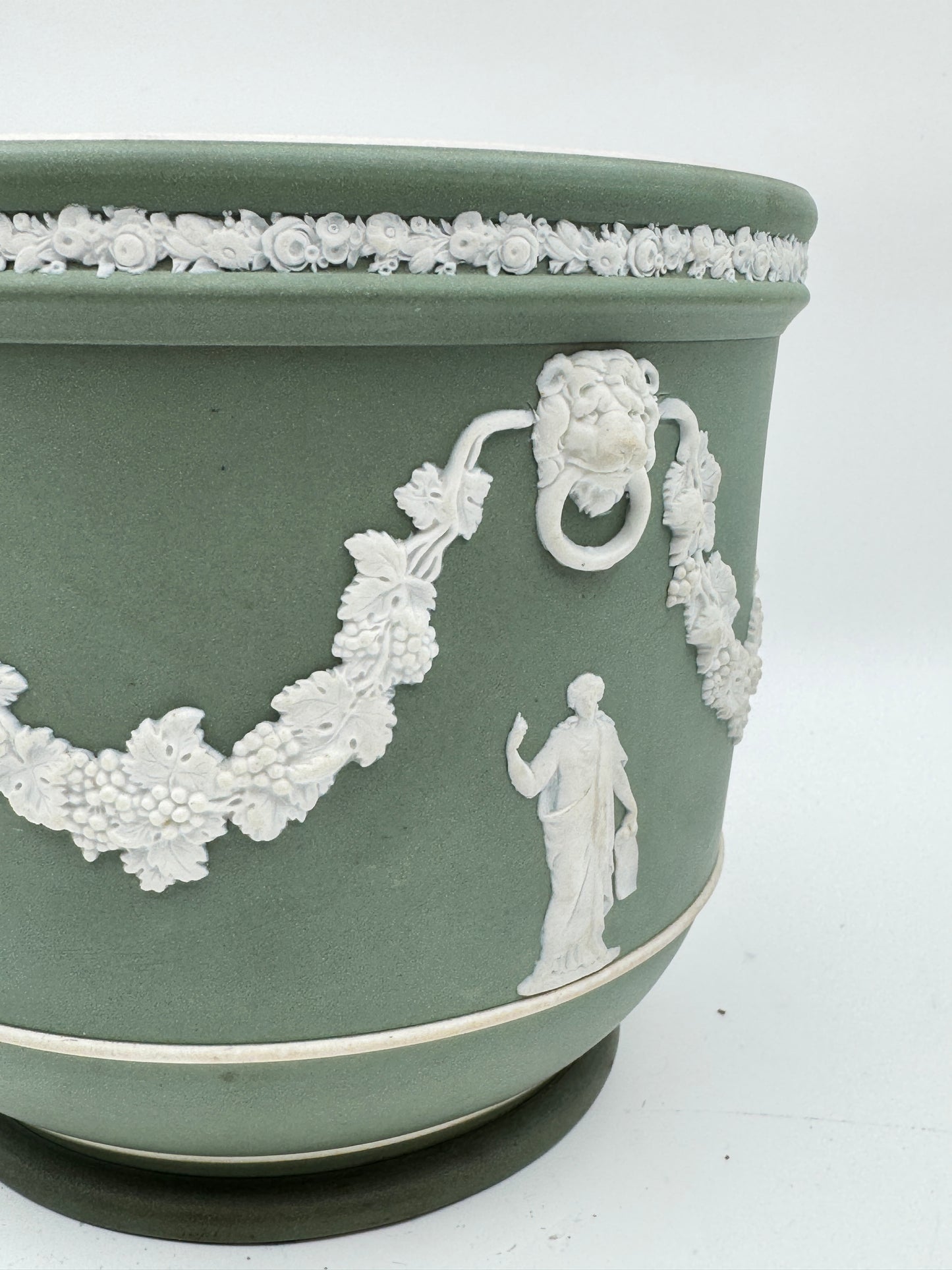 Vintage Wedgwood Green “Muses” Jardiniere – Timeless Neoclassical Elegance