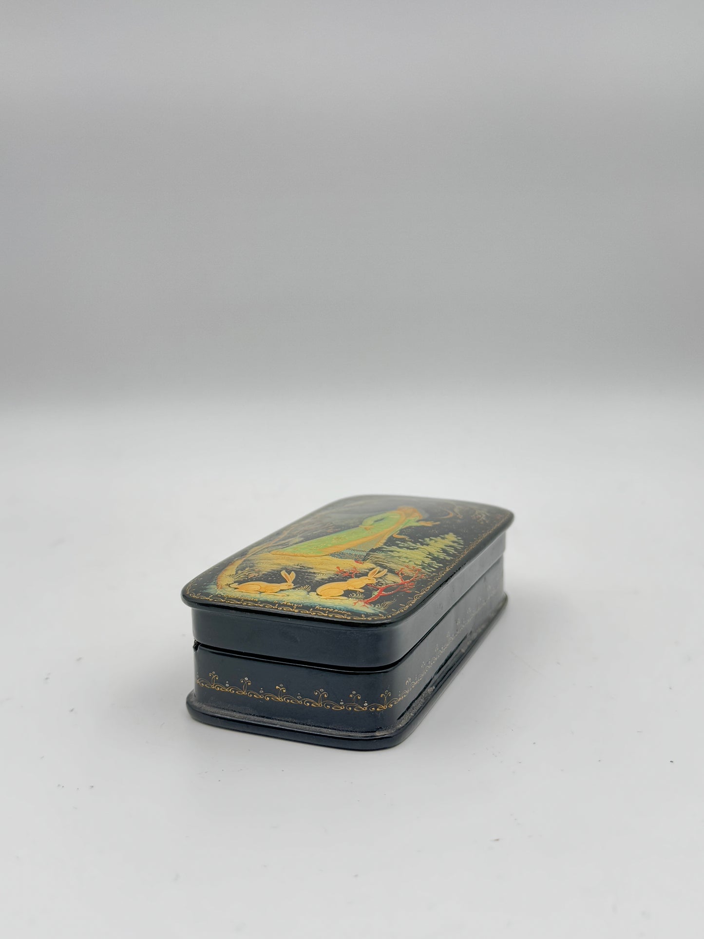 Russian Hand-Painted Lacquer Box – Traditional Fairy Tale Scene, Black & Gold Miniature Trinket Box