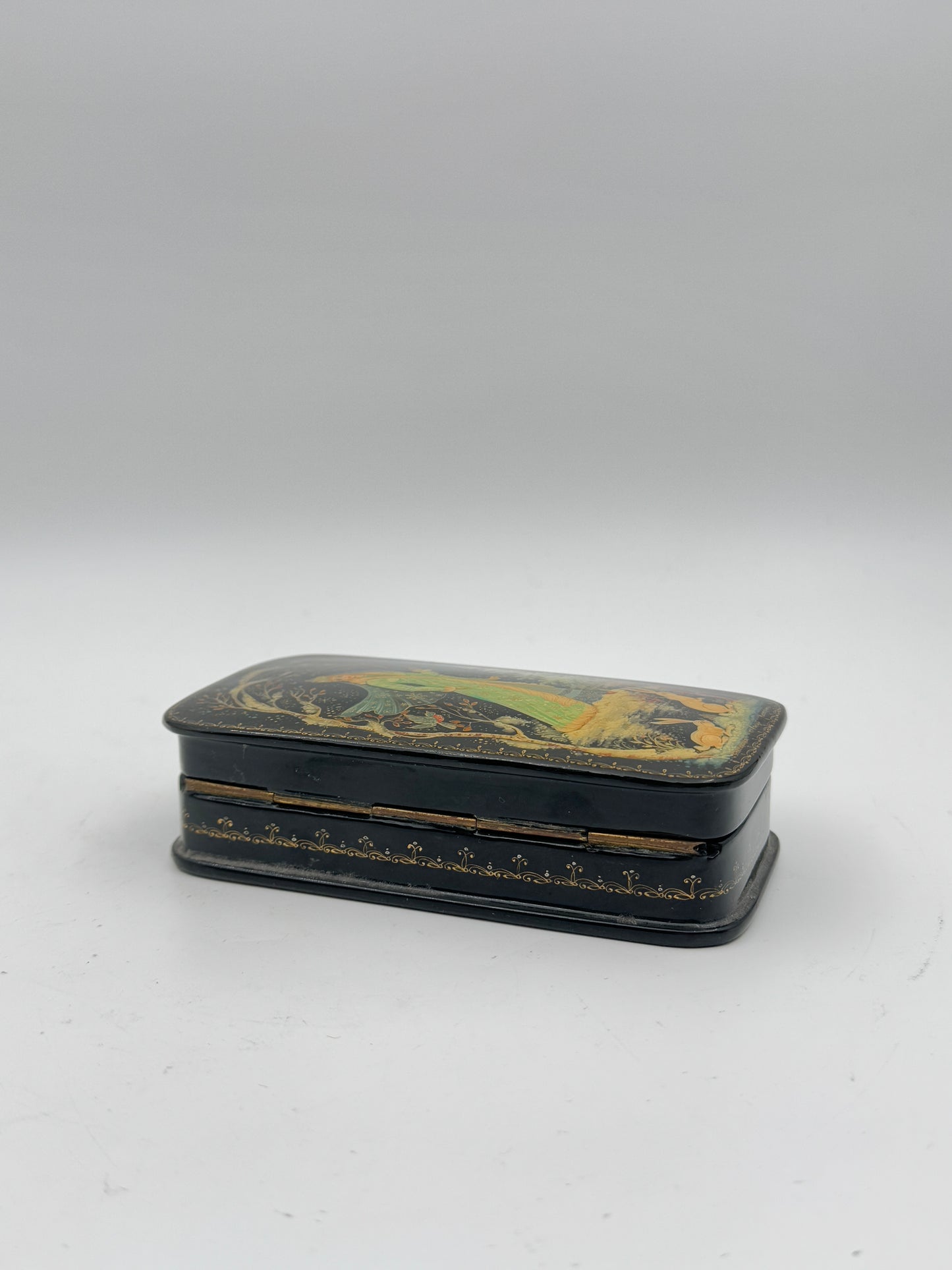 Russian Hand-Painted Lacquer Box – Traditional Fairy Tale Scene, Black & Gold Miniature Trinket Box