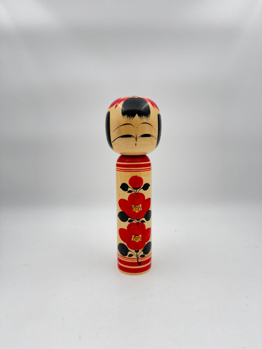 Traditional Japanese Kokeshi Doll – Hand-Painted Wooden Collectible with Floral Design