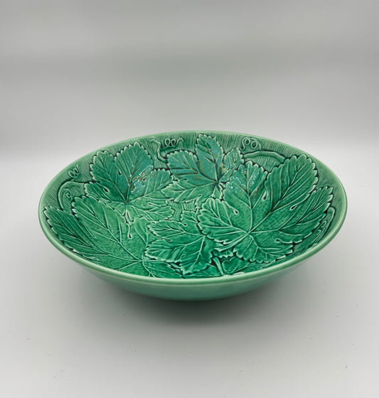 Vintage Wedgwood Etruria Majolica Porcelain Green Leaf Salad Serving Fruit Bowl – 1957