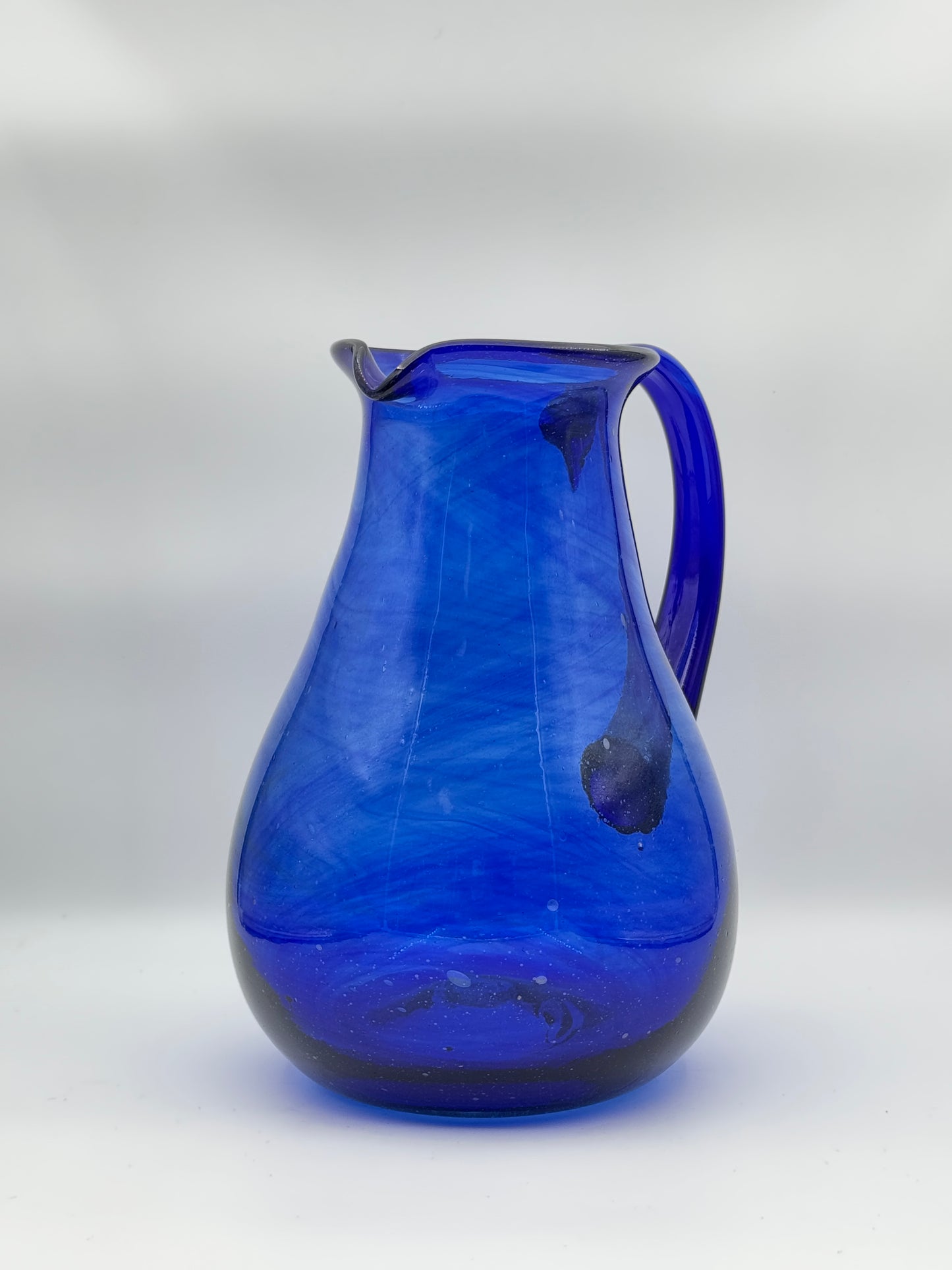 Hand-Blown Cobalt Blue Glass Pitcher – Elegant Art Glass Water Jug